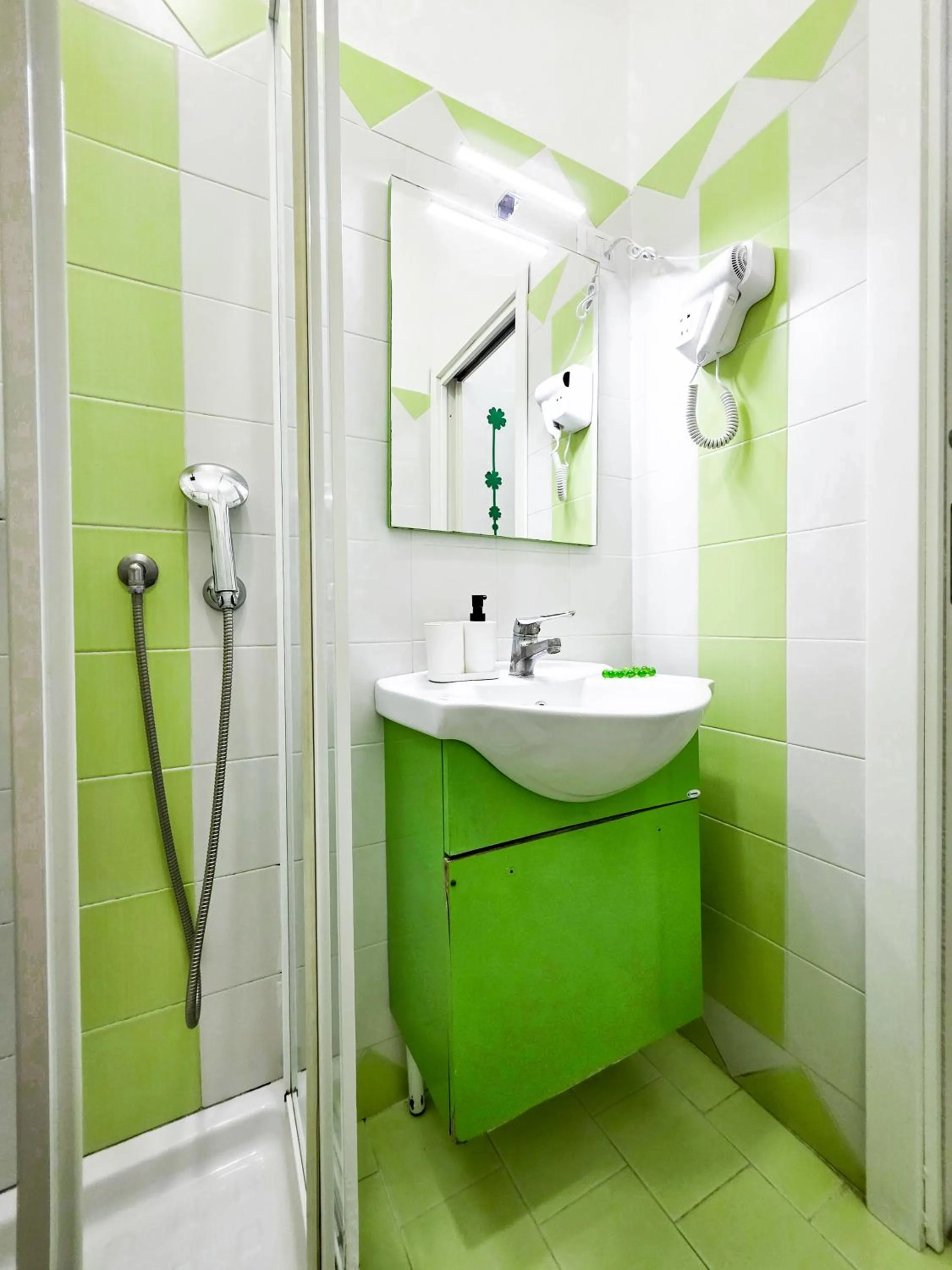 Shower in Mamma Lucia