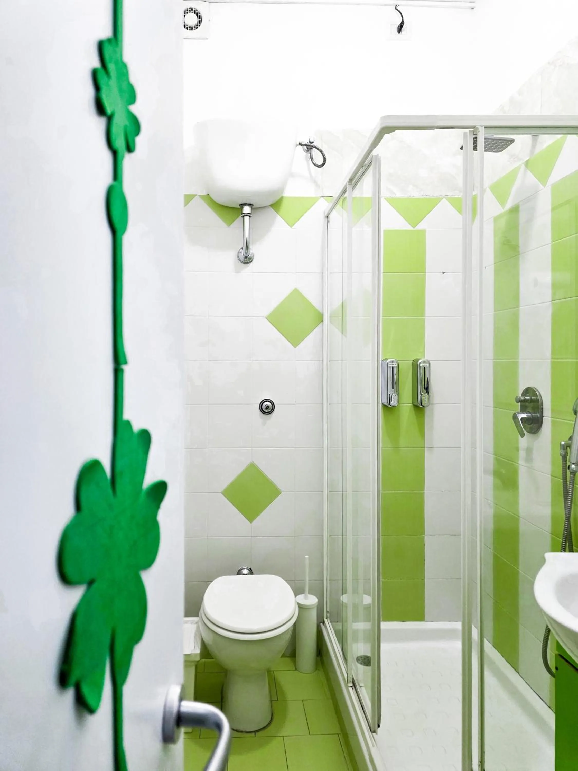 Shower in Mamma Lucia