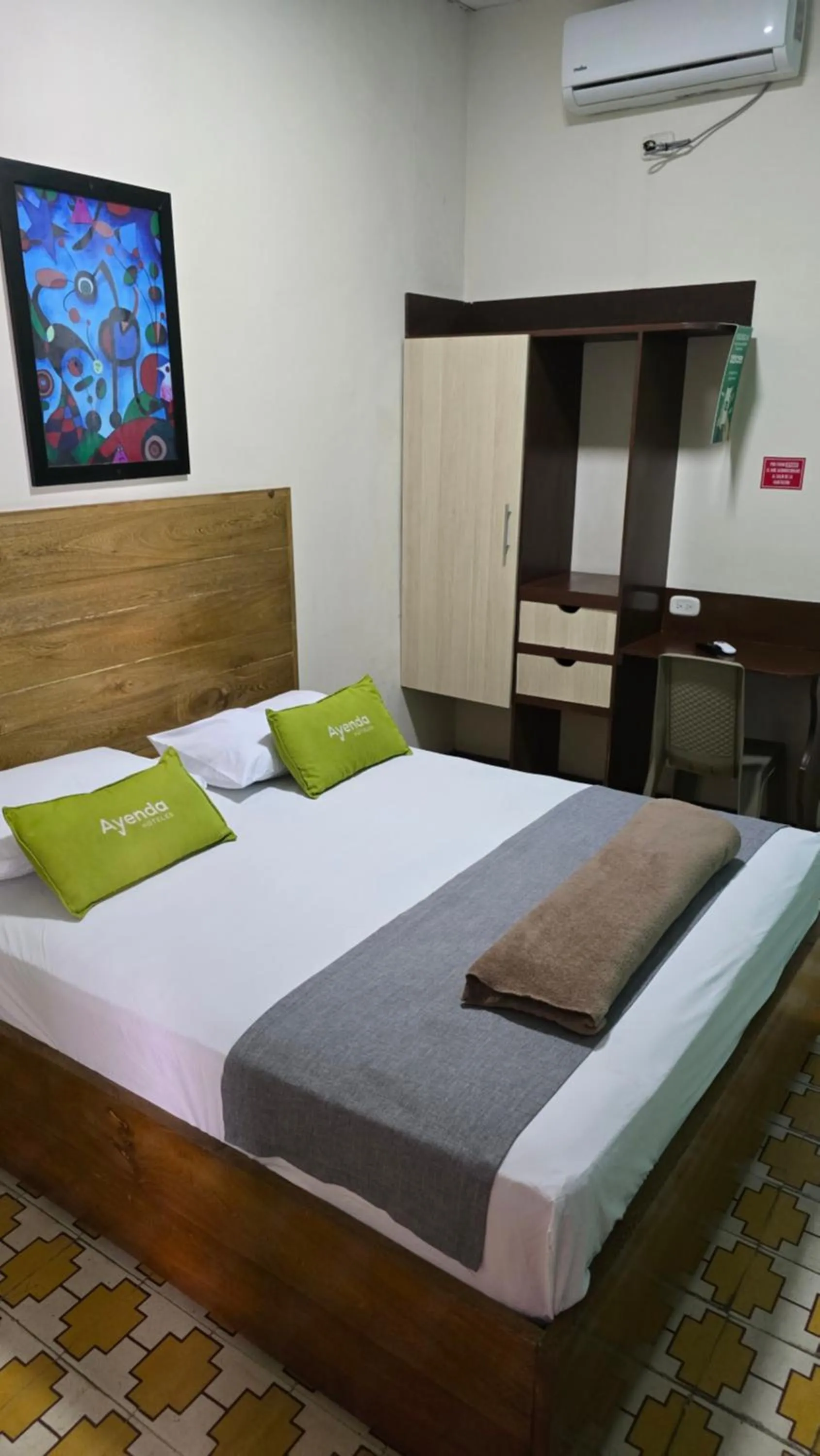 Bed in Hotel Skal Inn