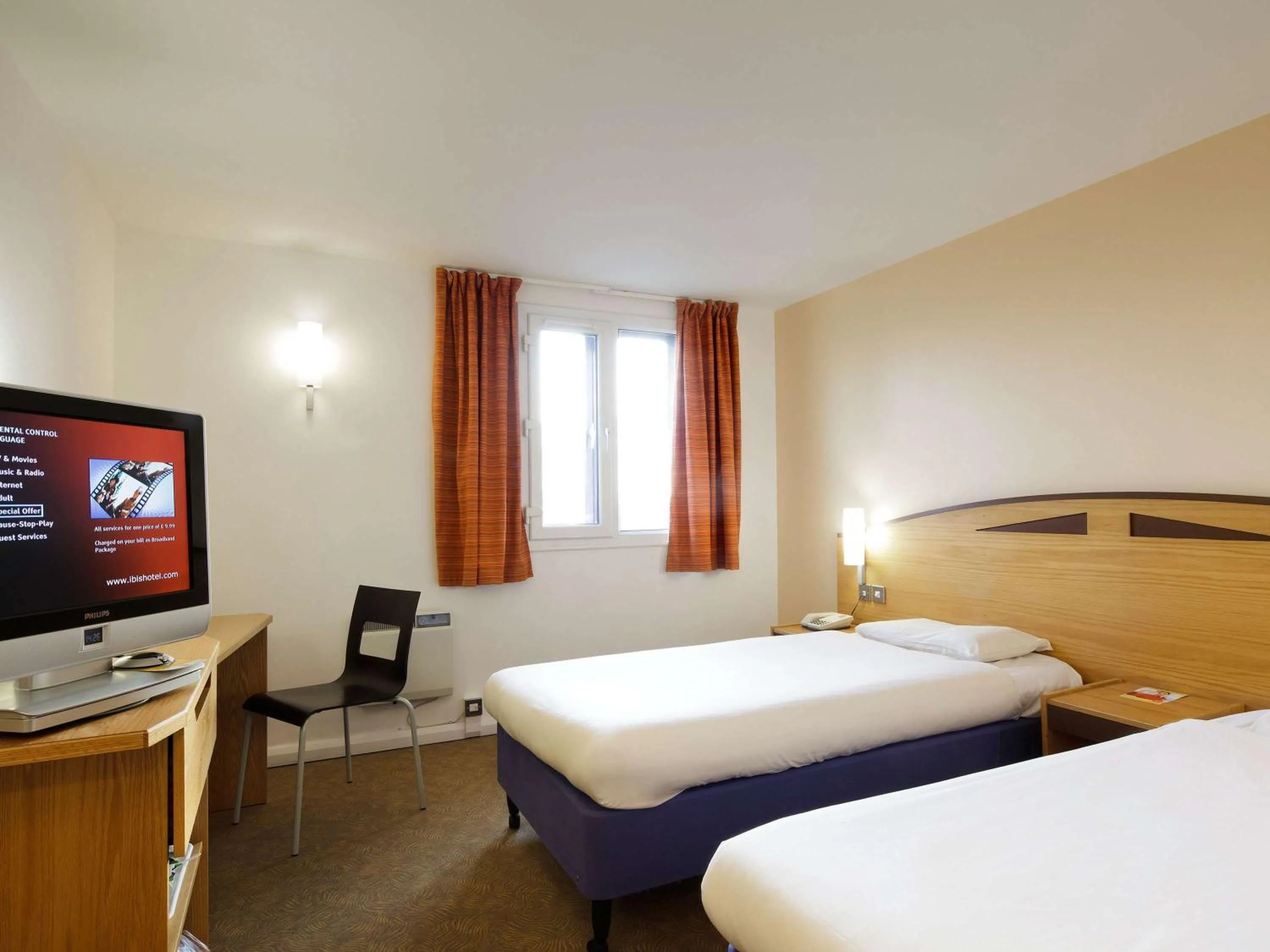 Bedroom in ibis Preston North