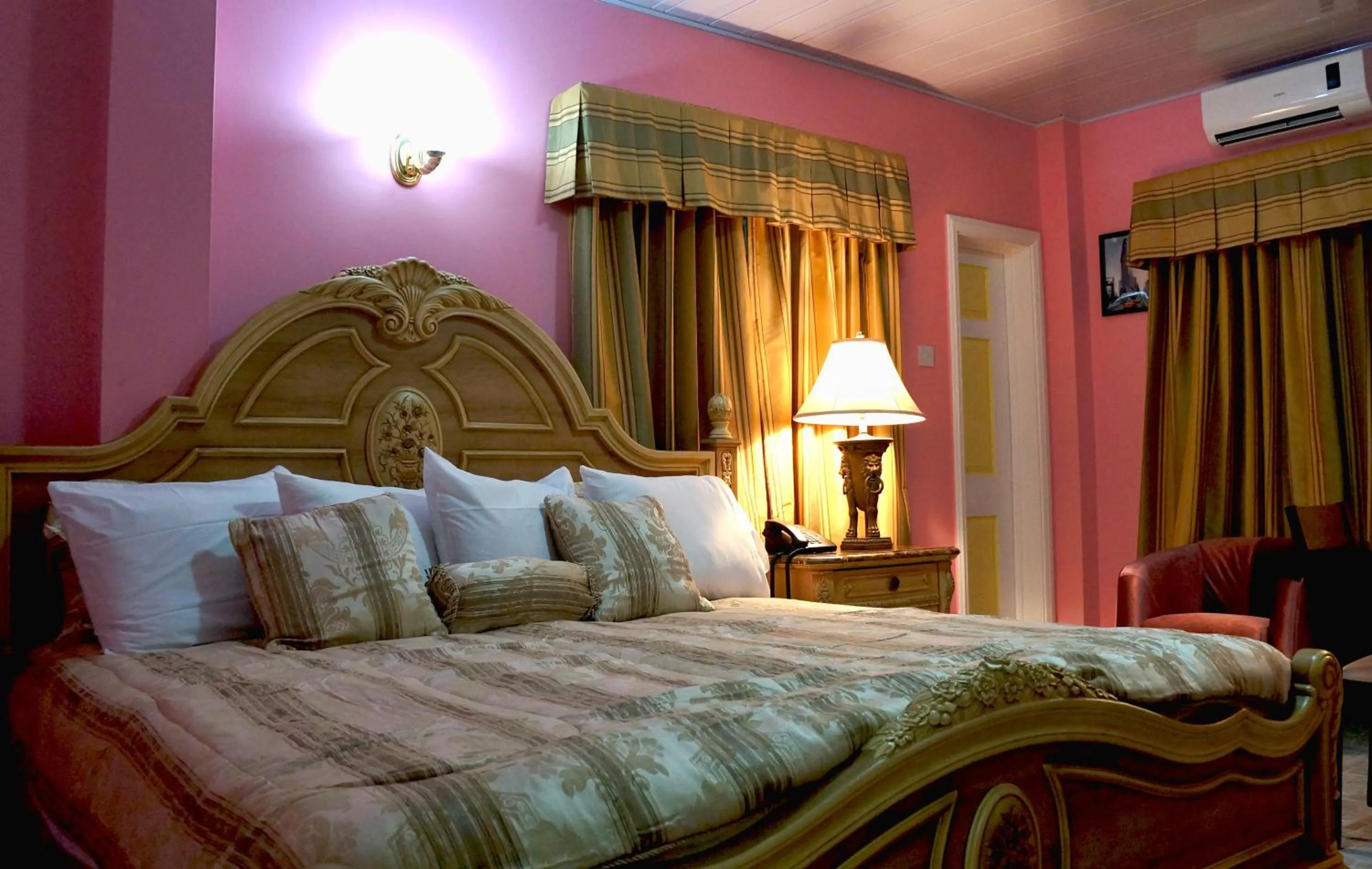 Photo of the whole room, Bed in PG Quality Inn