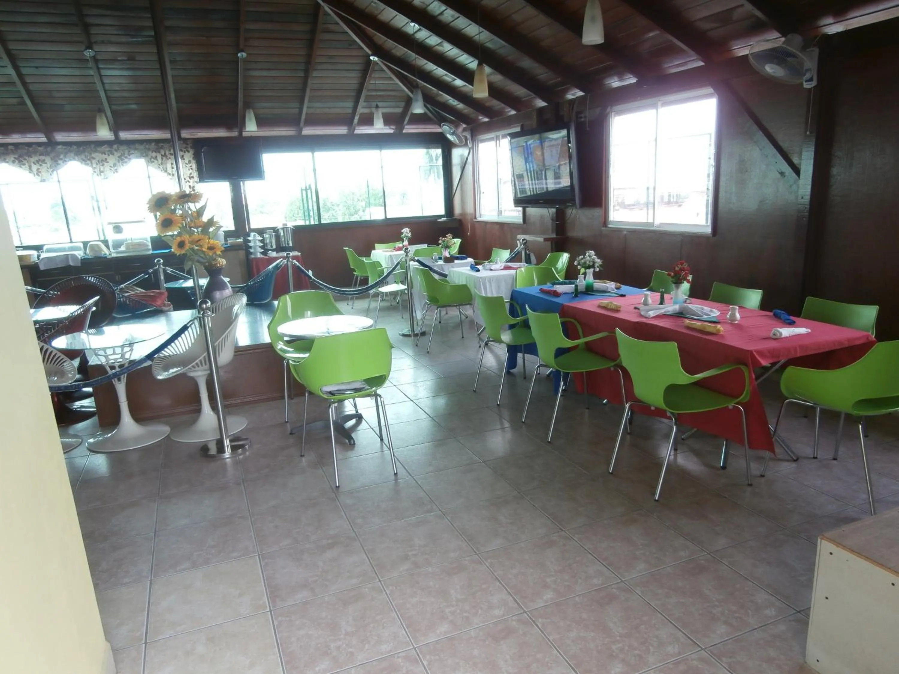 Restaurant/places to eat in PG Quality Inn