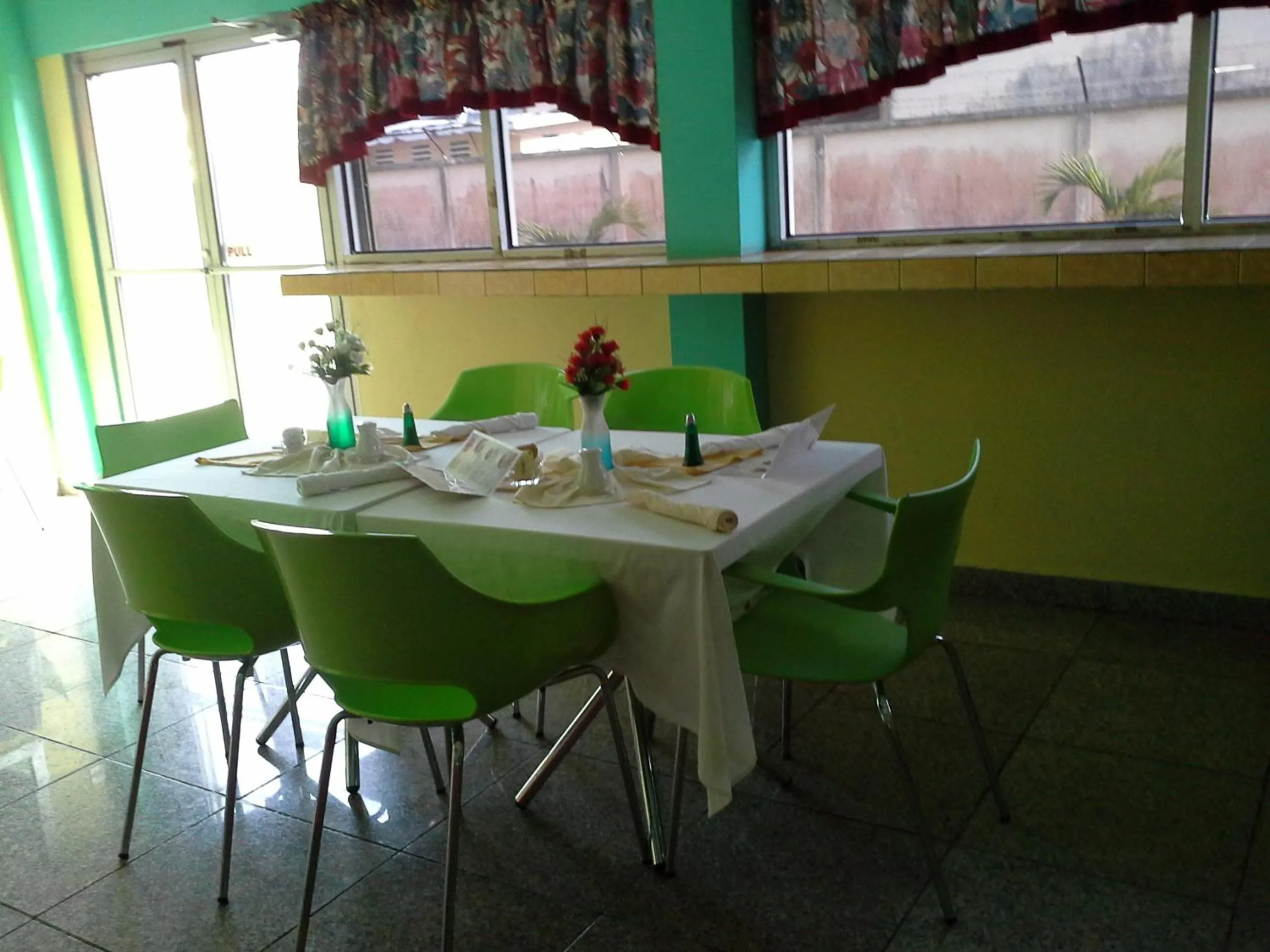 Restaurant/places to eat in PG Quality Inn