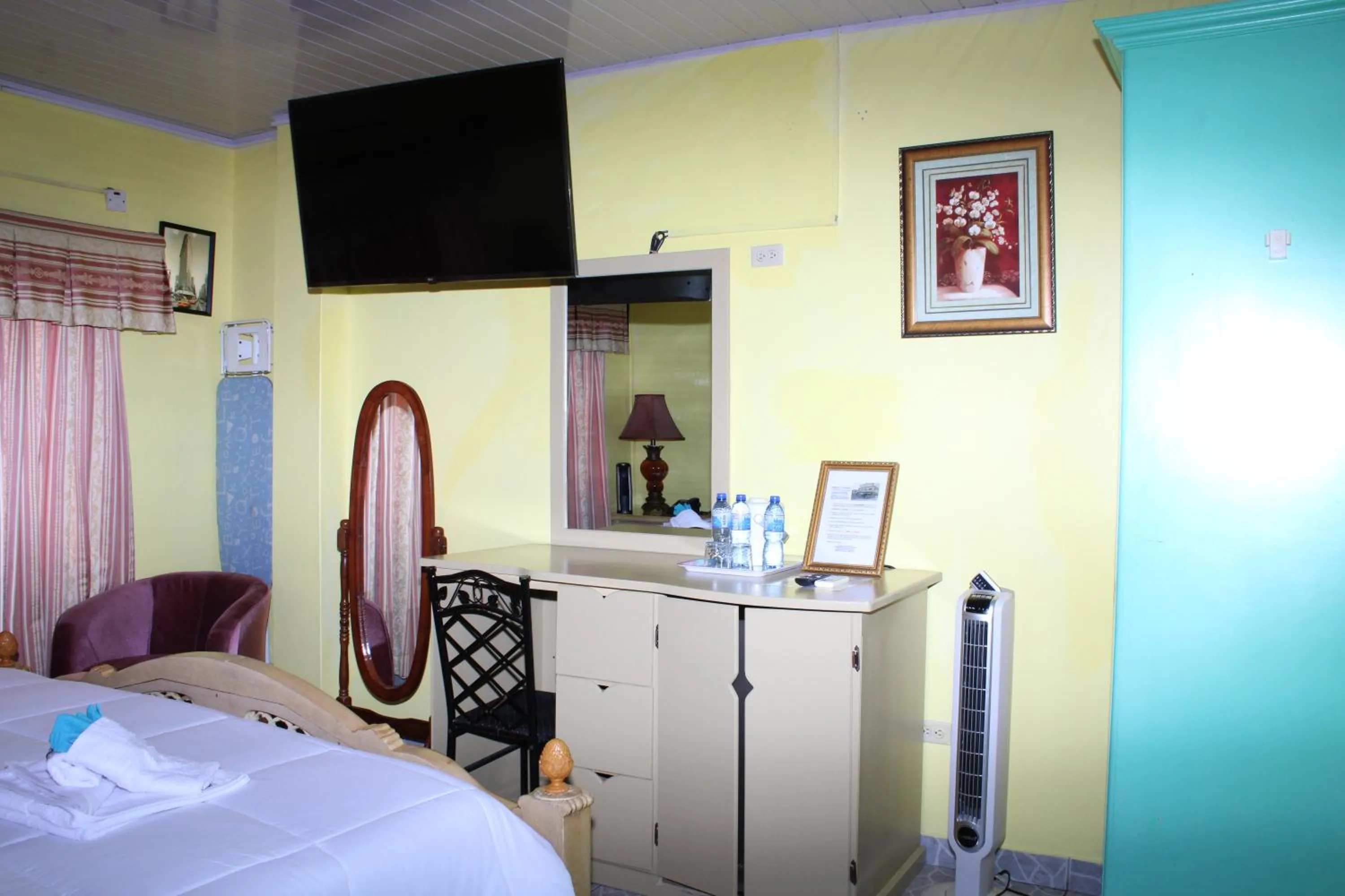 Bed in PG Quality Inn