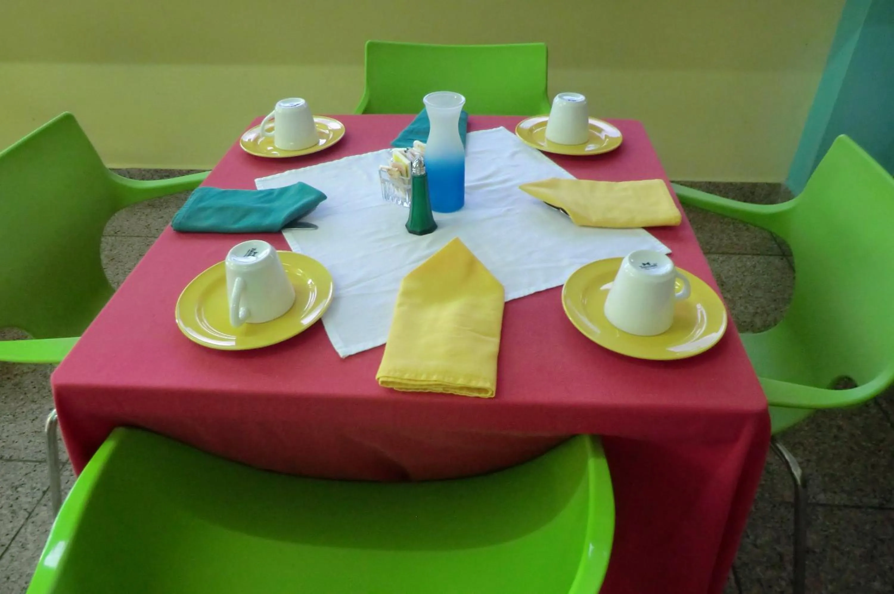 Restaurant/places to eat in PG Quality Inn