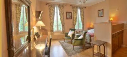 Photo of the whole room, Bed in Auberge des Écluses