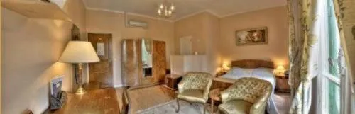 Photo of the whole room, Bed in Auberge des Écluses