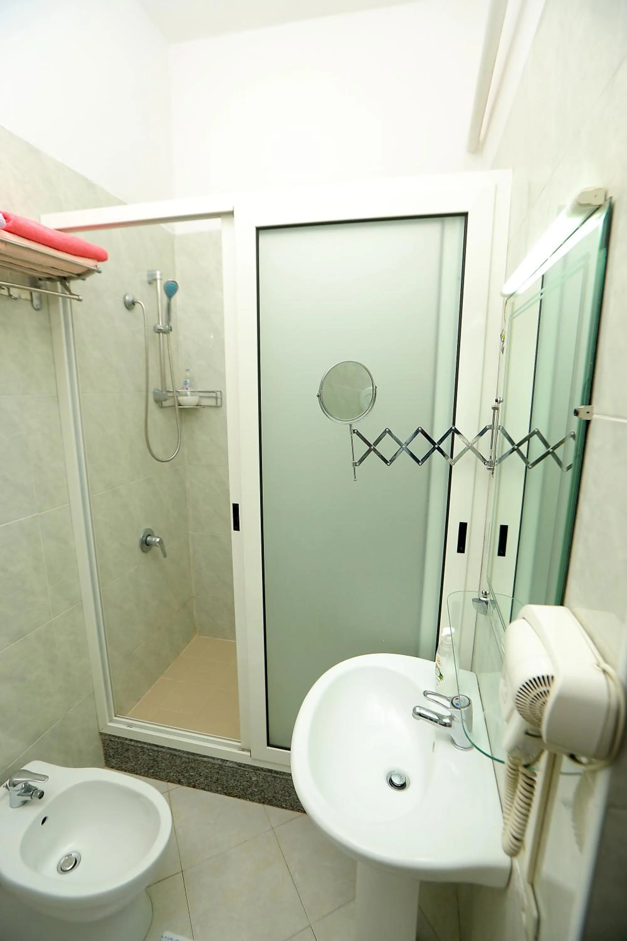 Shower in Hotel Kaduku