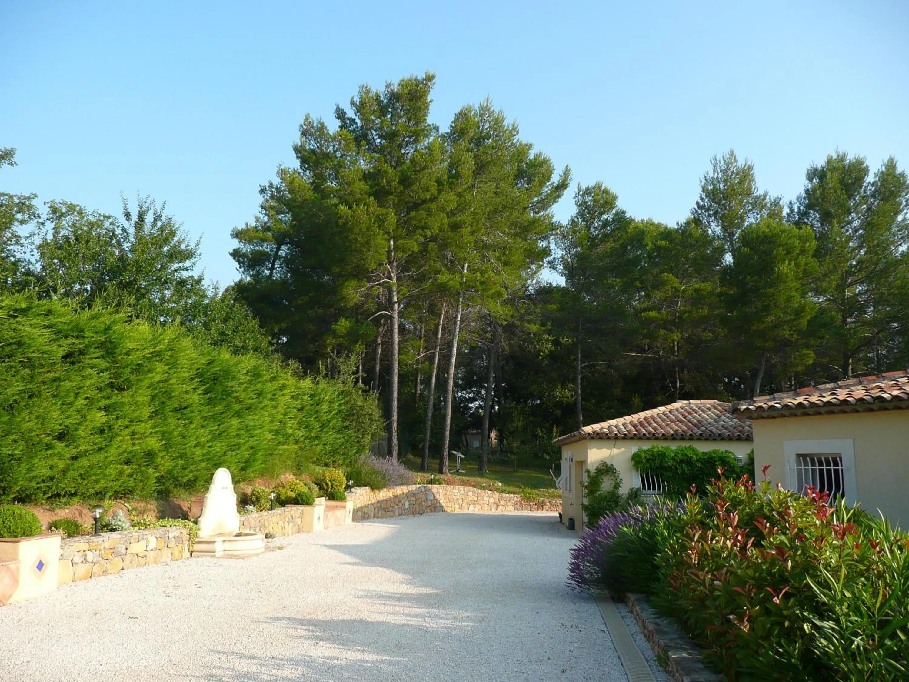 Facade/entrance in Les Pitounus