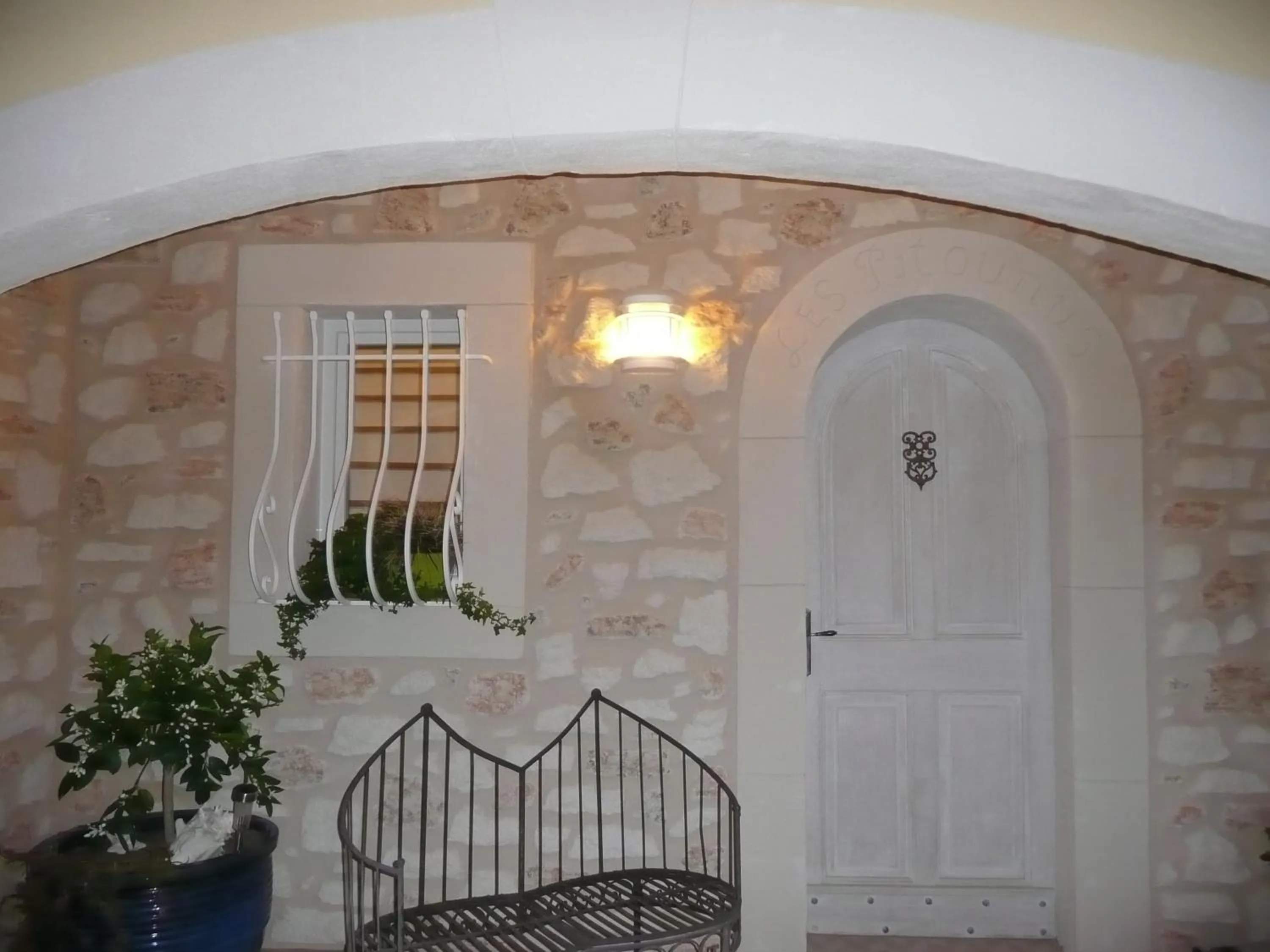 Facade/entrance in Les Pitounus