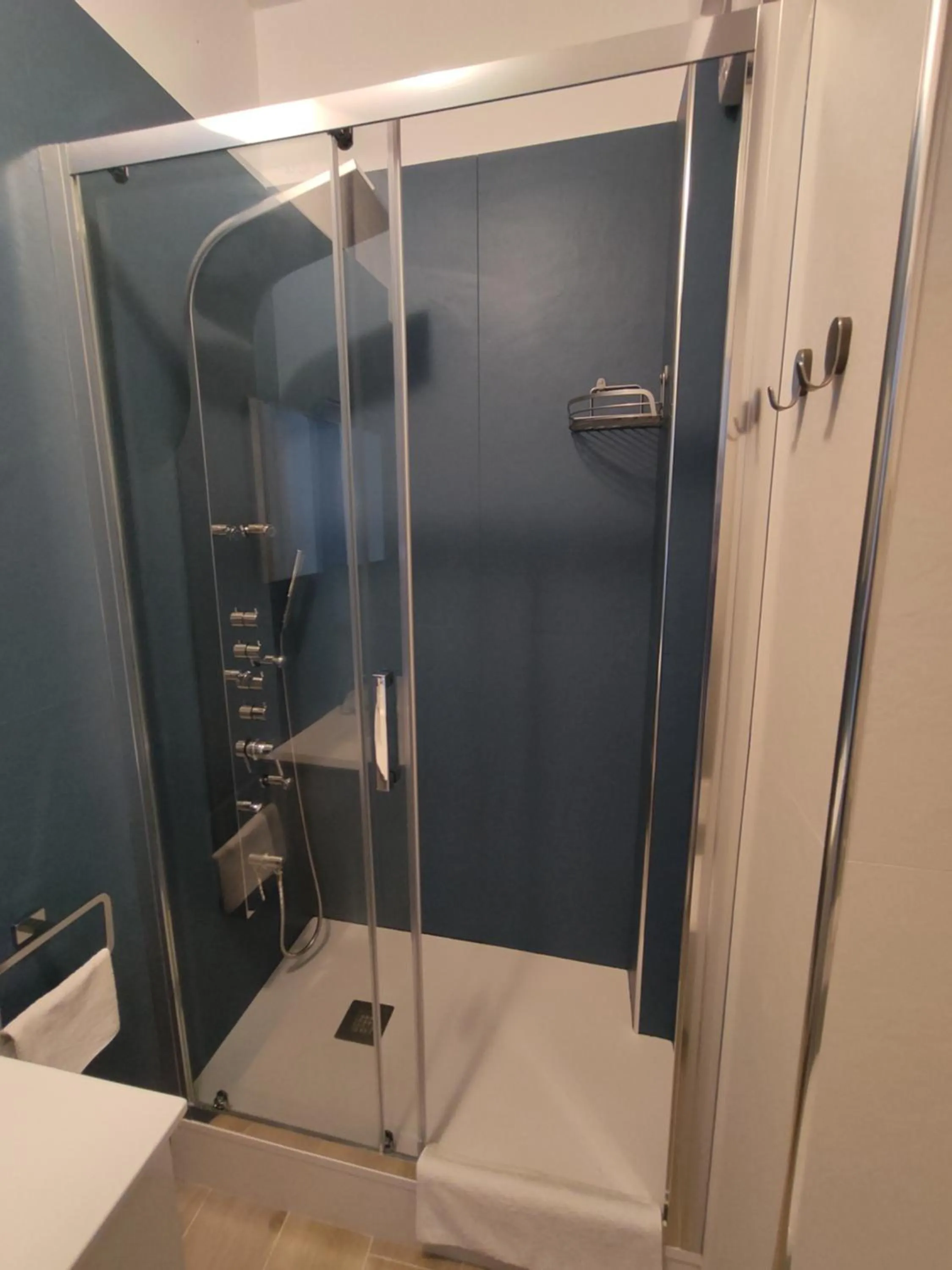 Shower in The 6th Floor