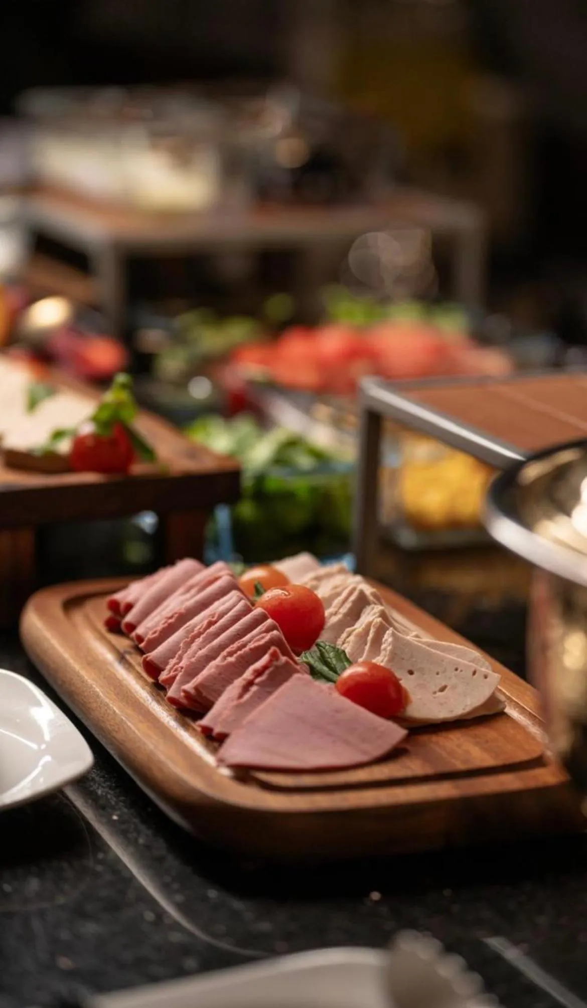 Restaurant/places to eat in Ayan Hotel