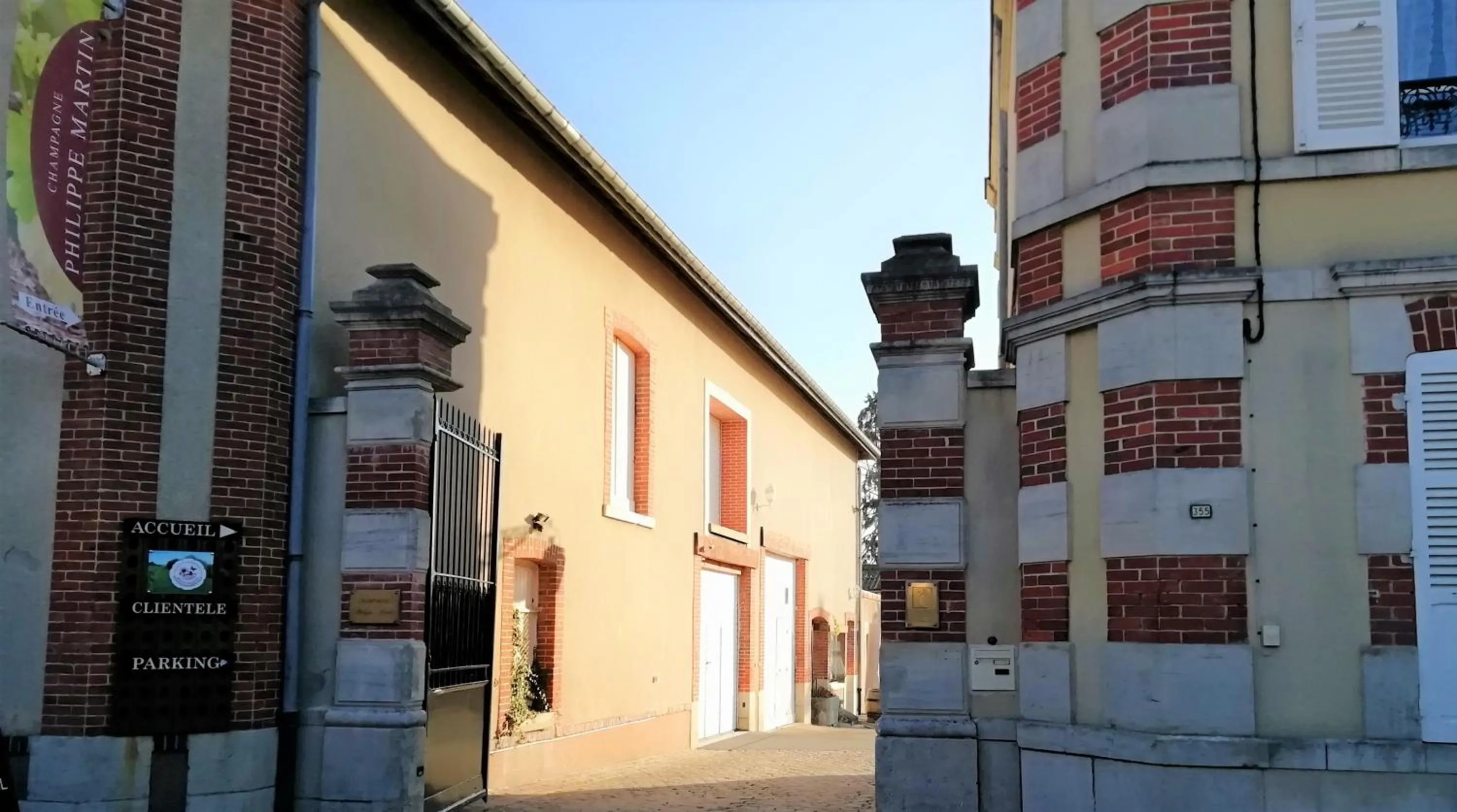 Property building in Champagne Philippe Martin