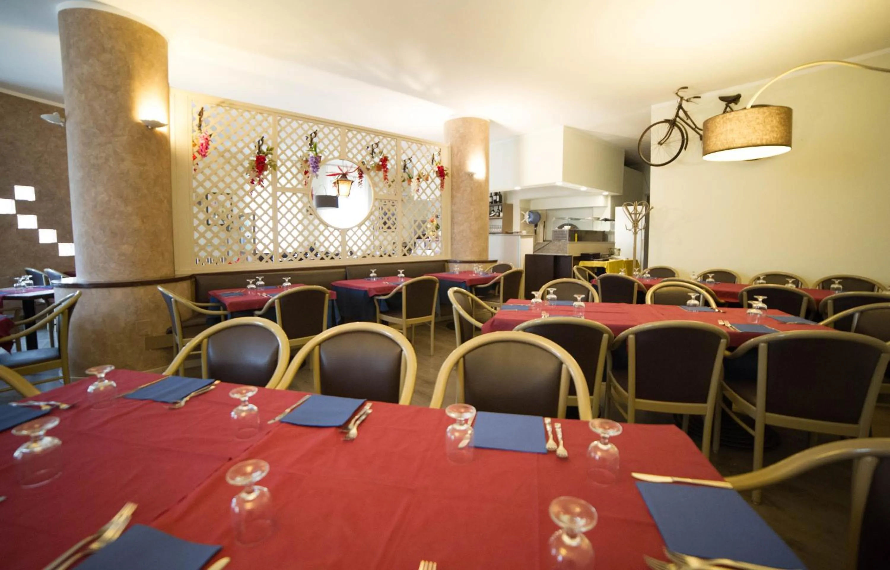 Restaurant/places to eat in La Lanterna