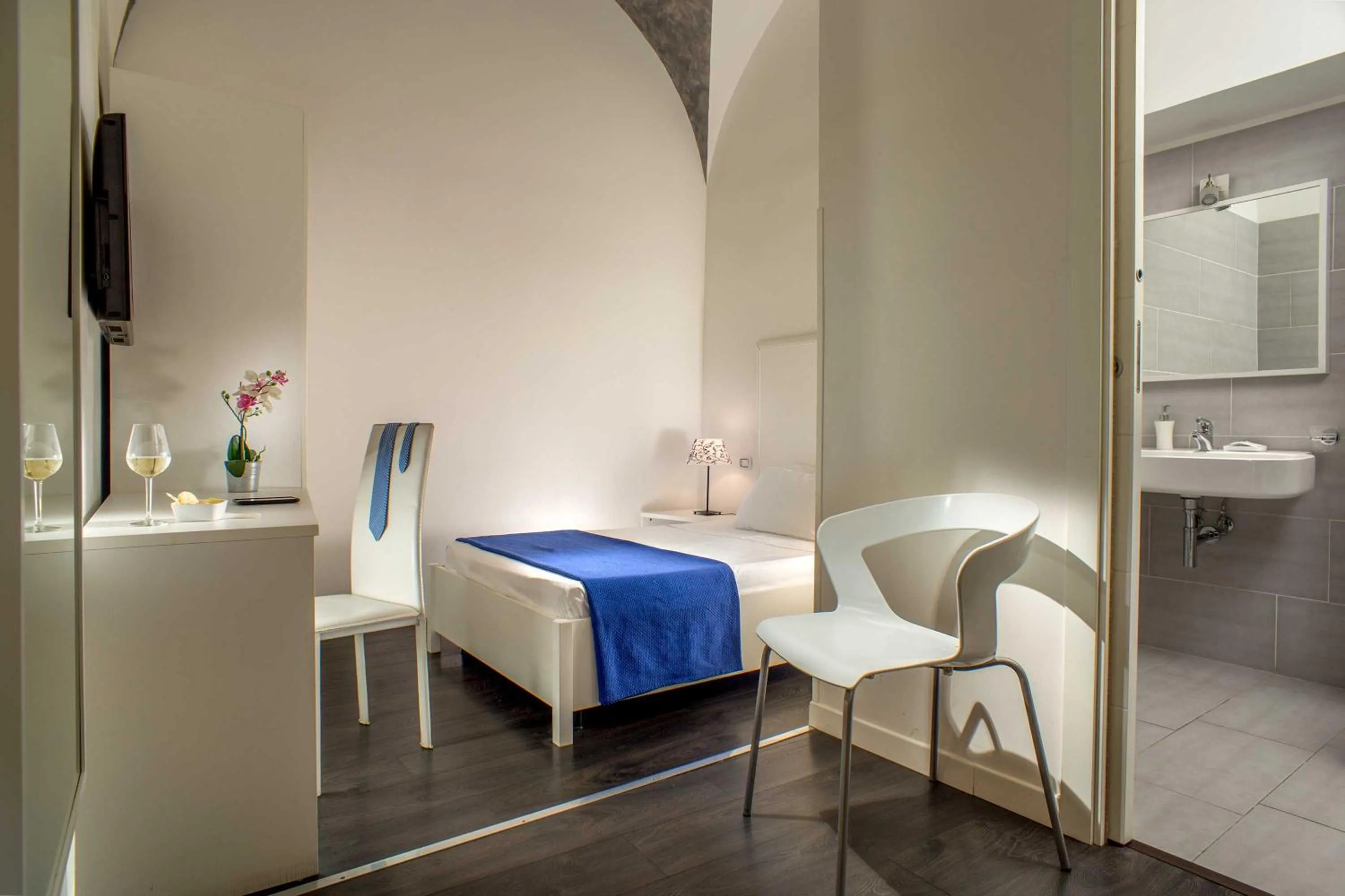 Bedroom, Bed in Domus Liberius - Rome