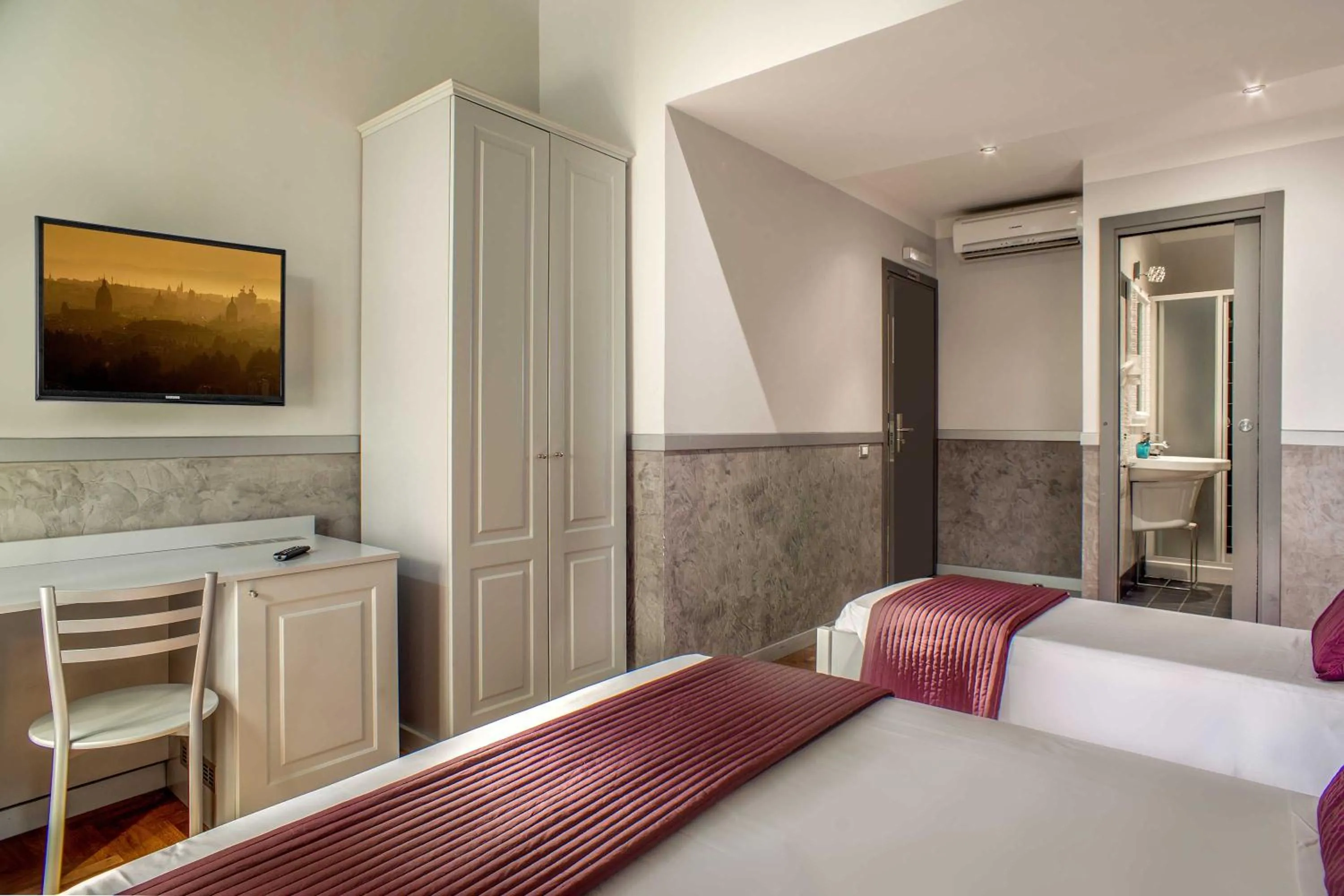 Bedroom, Bed in Domus Liberius - Rome