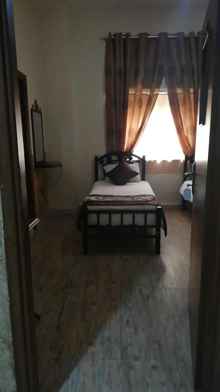 Bed, Seating Area in Caravan Hotel