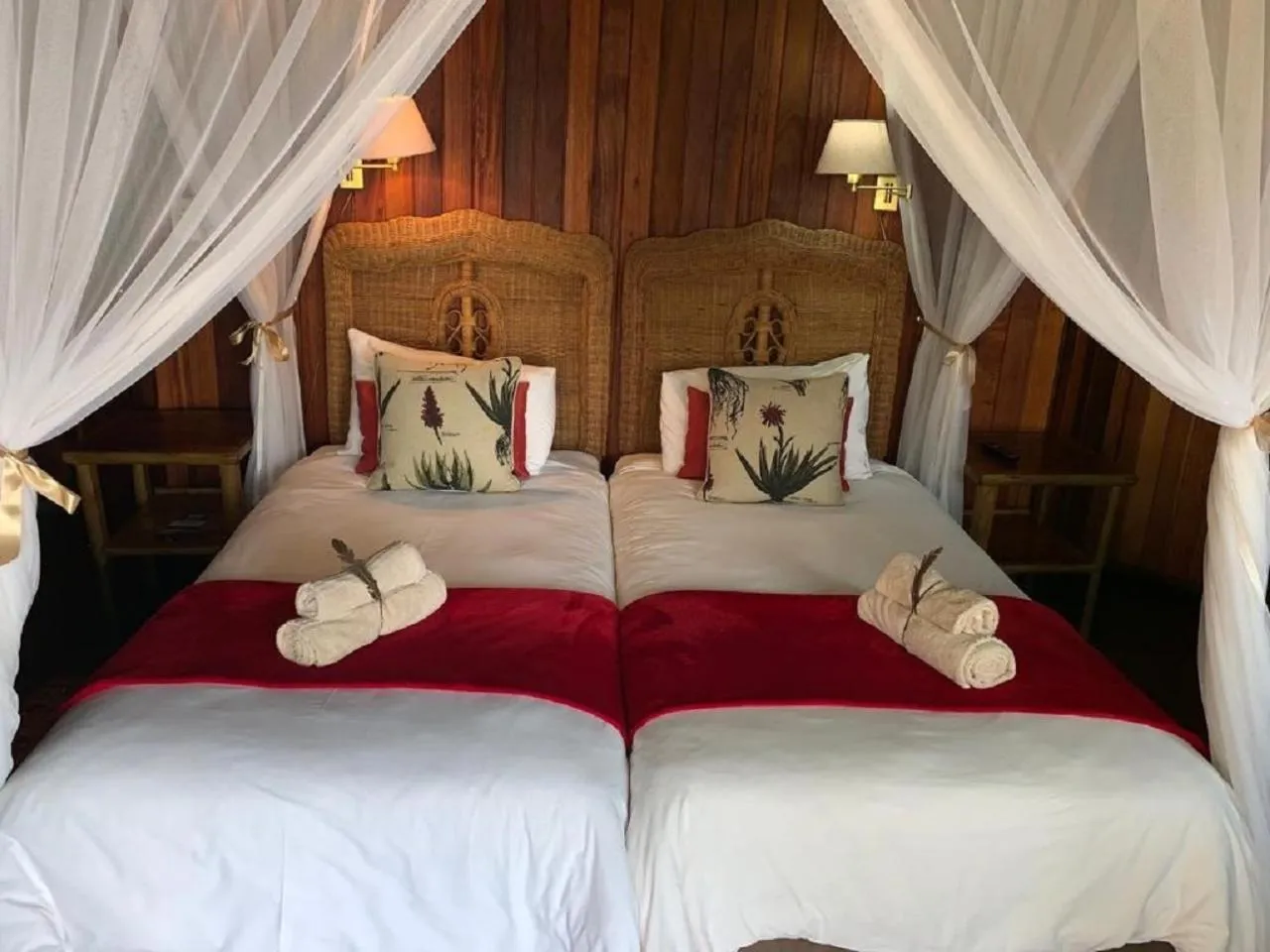 Bedroom, Bed in Shayamoya Tiger Fishing and Game Lodge