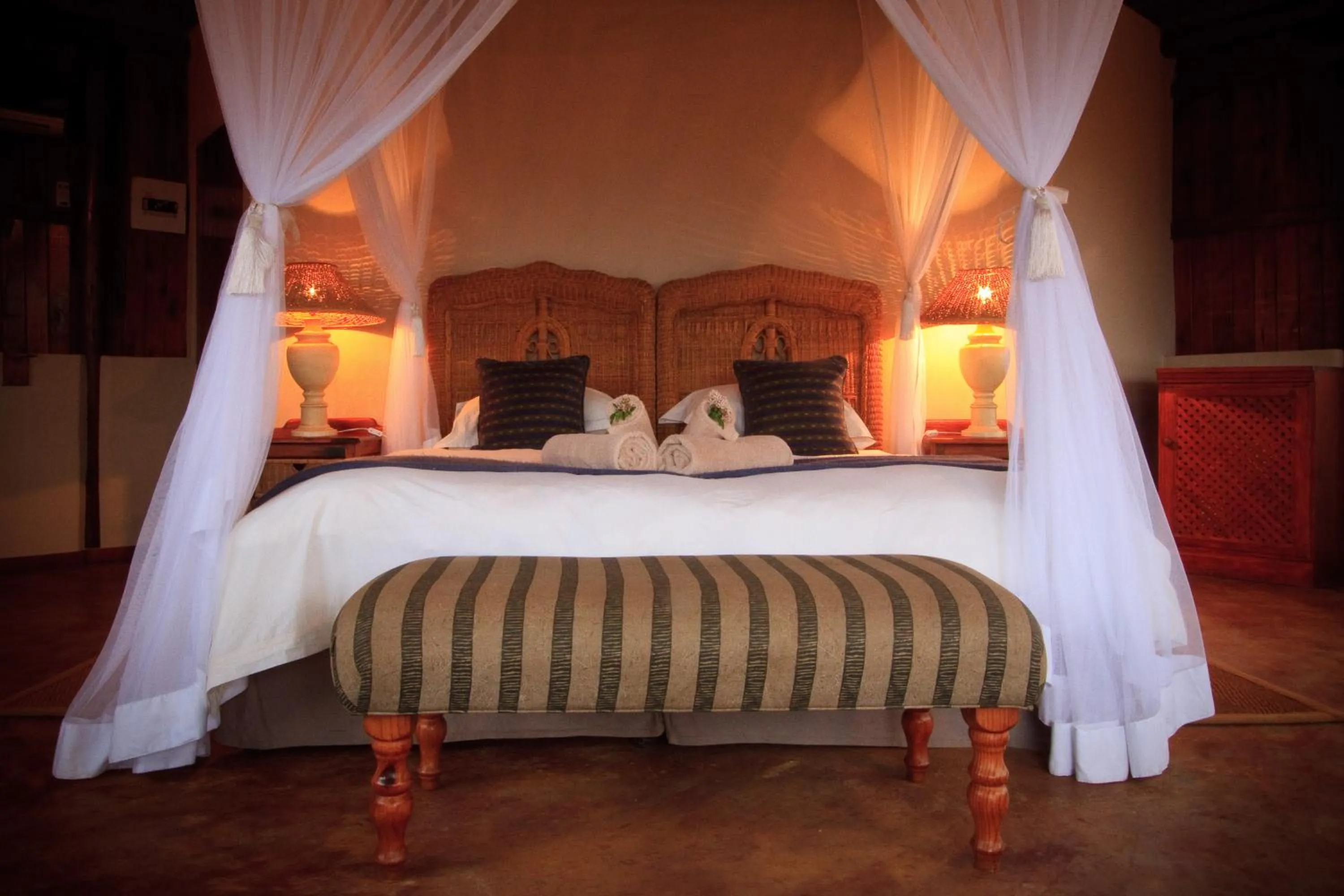 Bed in Shayamoya Tiger Fishing and Game Lodge