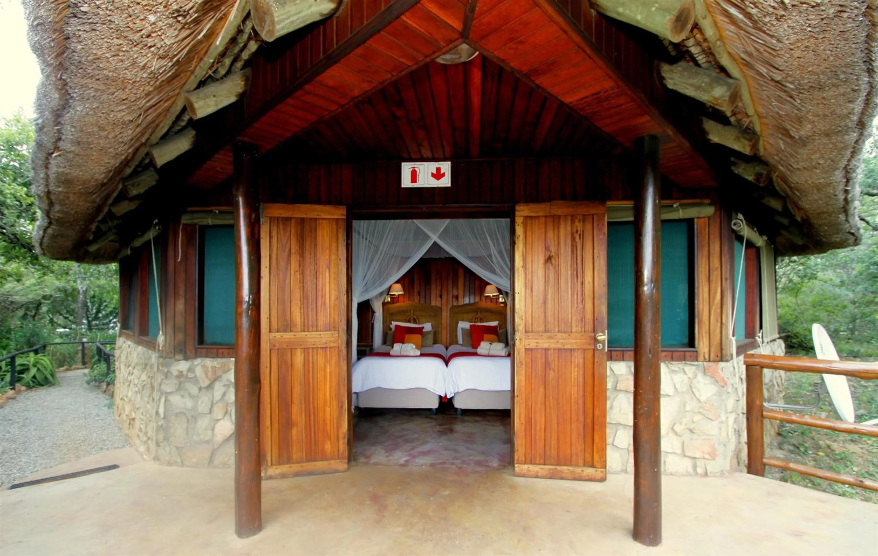 Bed in Shayamoya Tiger Fishing and Game Lodge