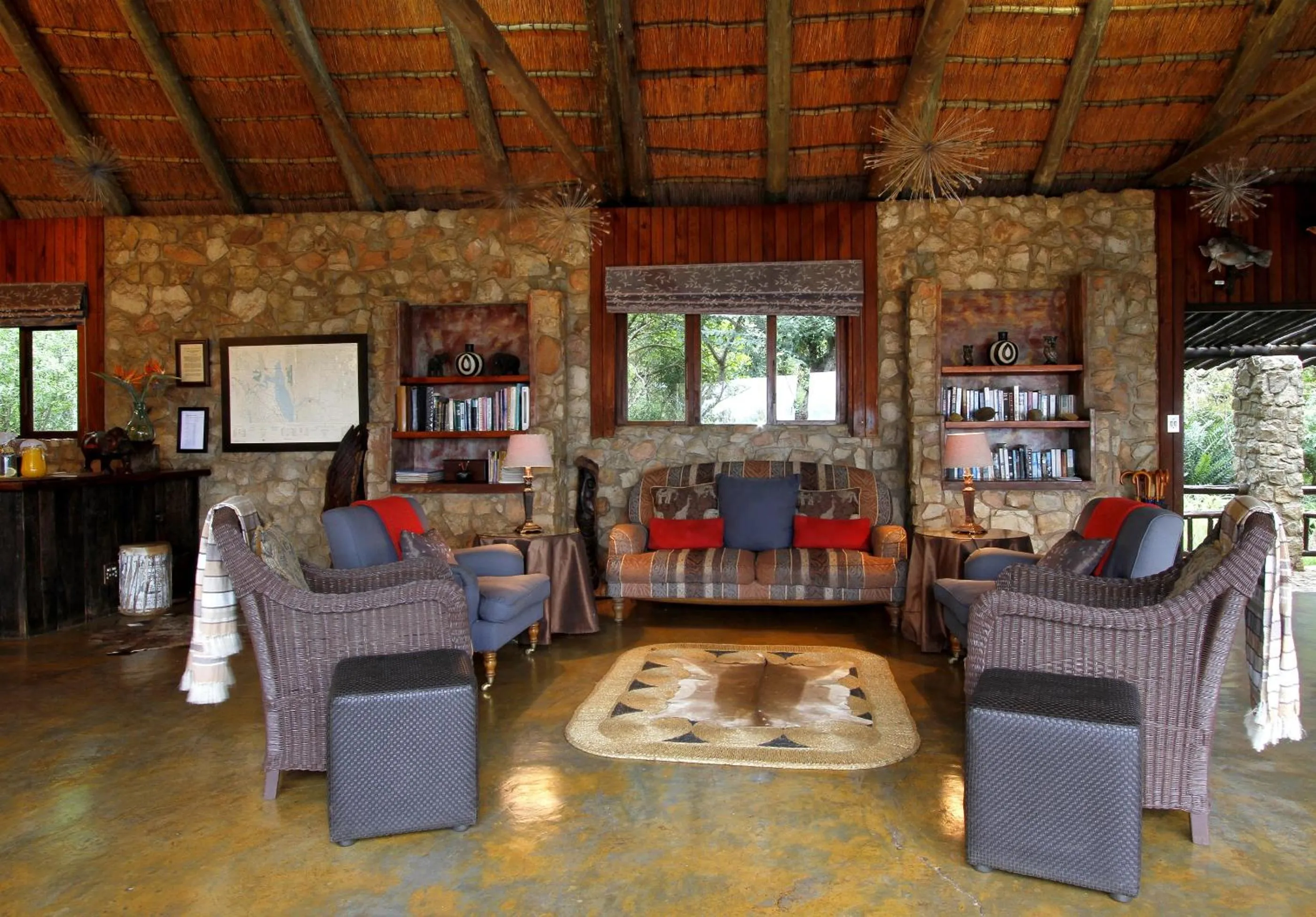 Communal lounge/ TV room in Shayamoya Tiger Fishing and Game Lodge