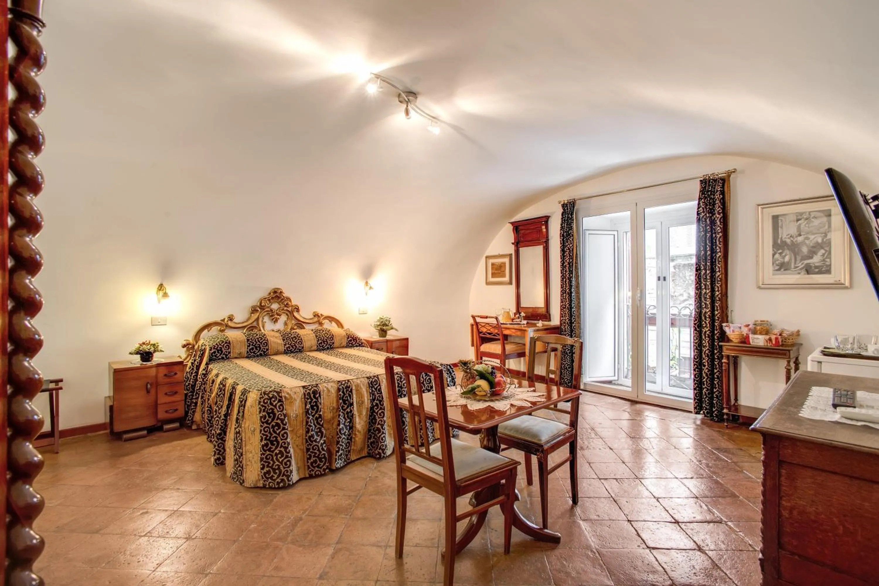 Bedroom, Bed in Navona Gallery Suites