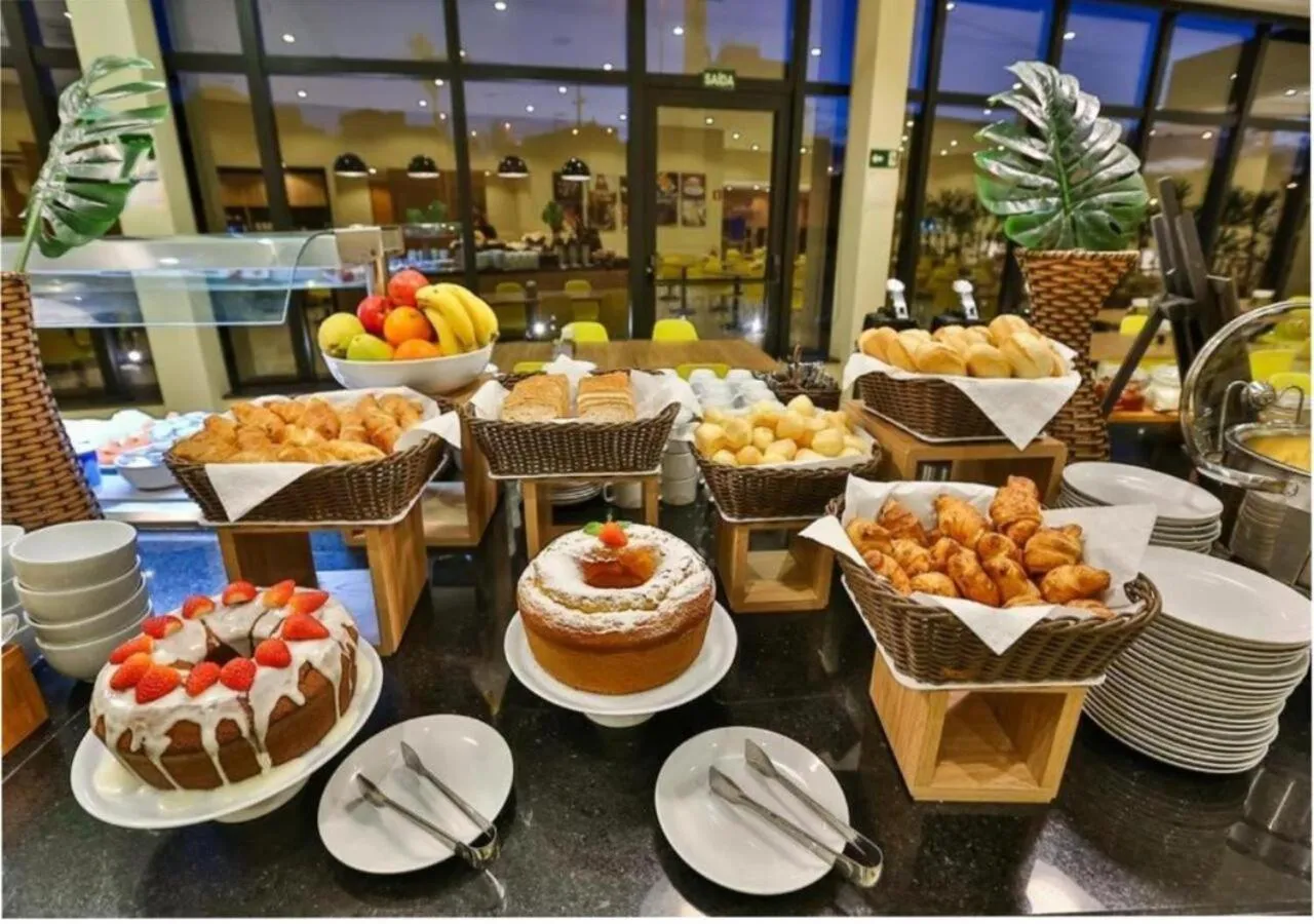Breakfast in Blue Tree Towers Jaguariúna