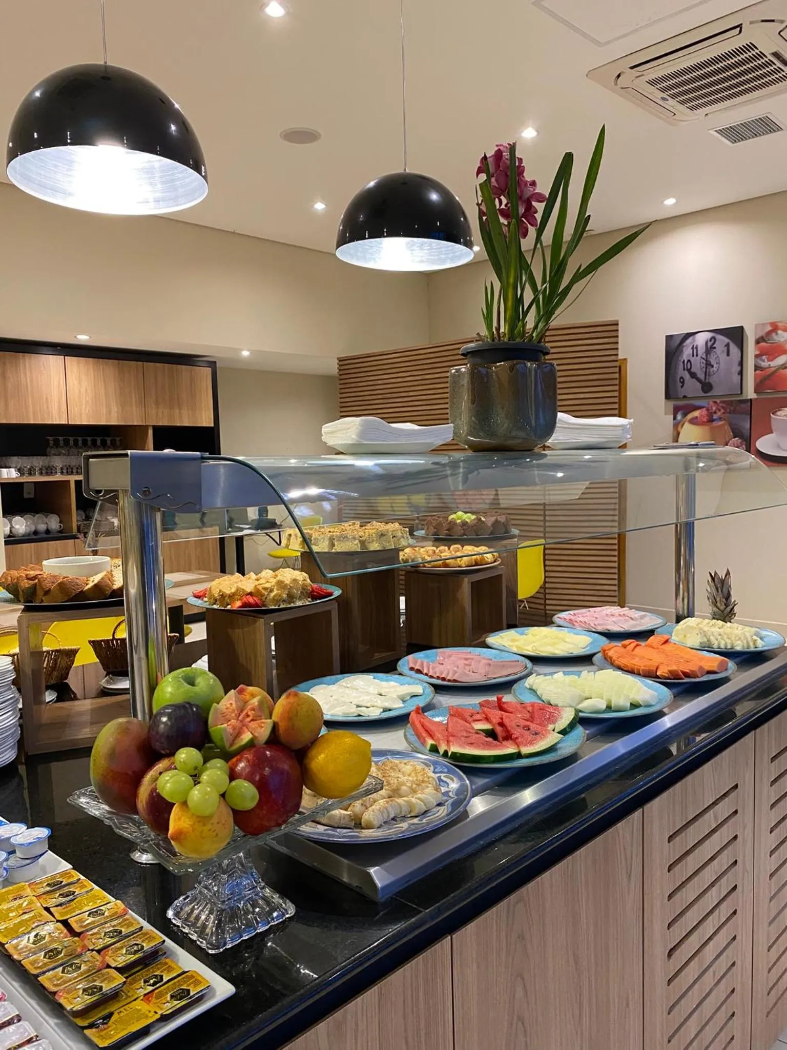 Food and drinks in Blue Tree Towers Jaguariúna