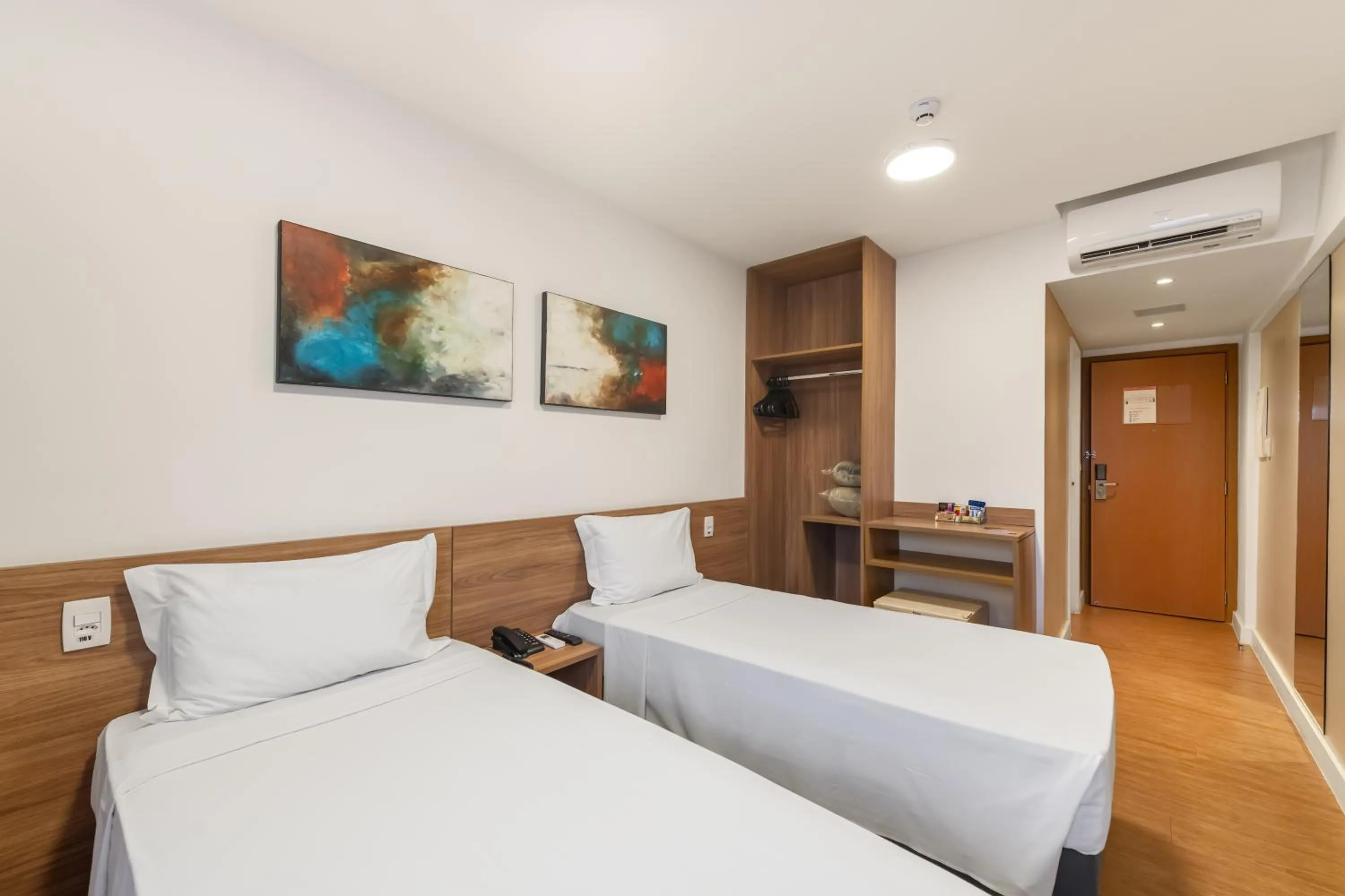 Bed in Blue Tree Towers Jaguariúna