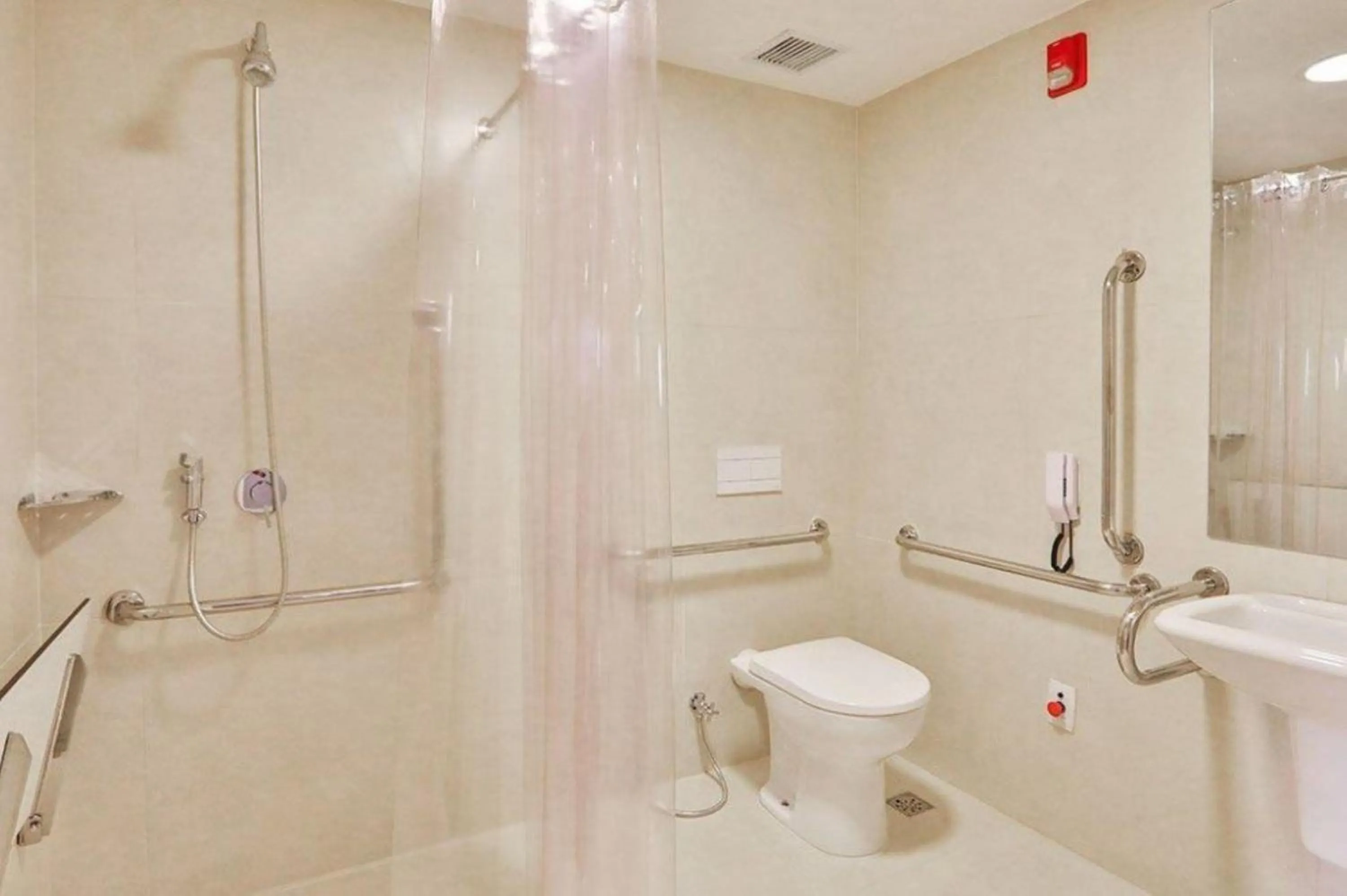 Shower in Blue Tree Towers Jaguariúna