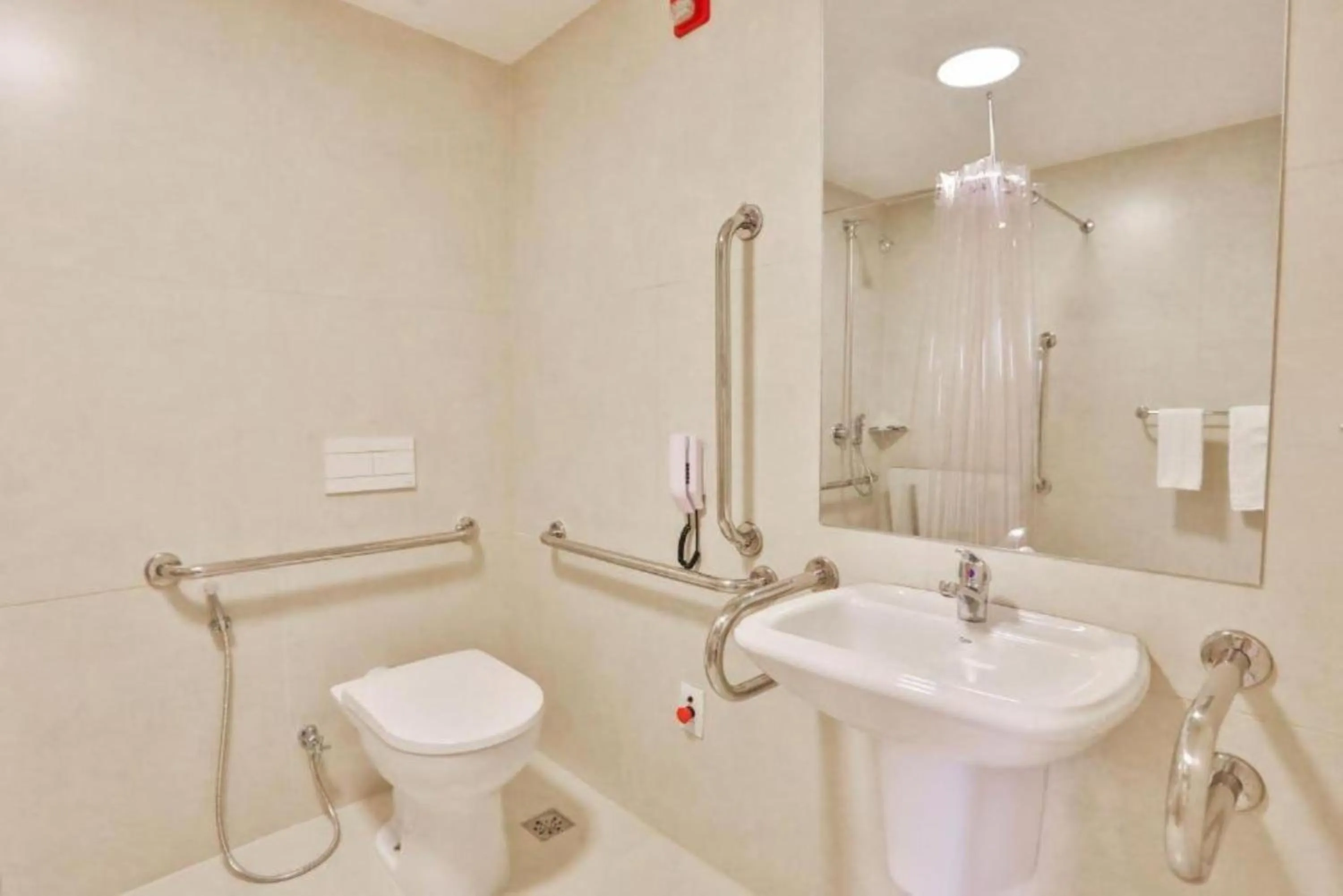 Shower in Blue Tree Towers Jaguariúna