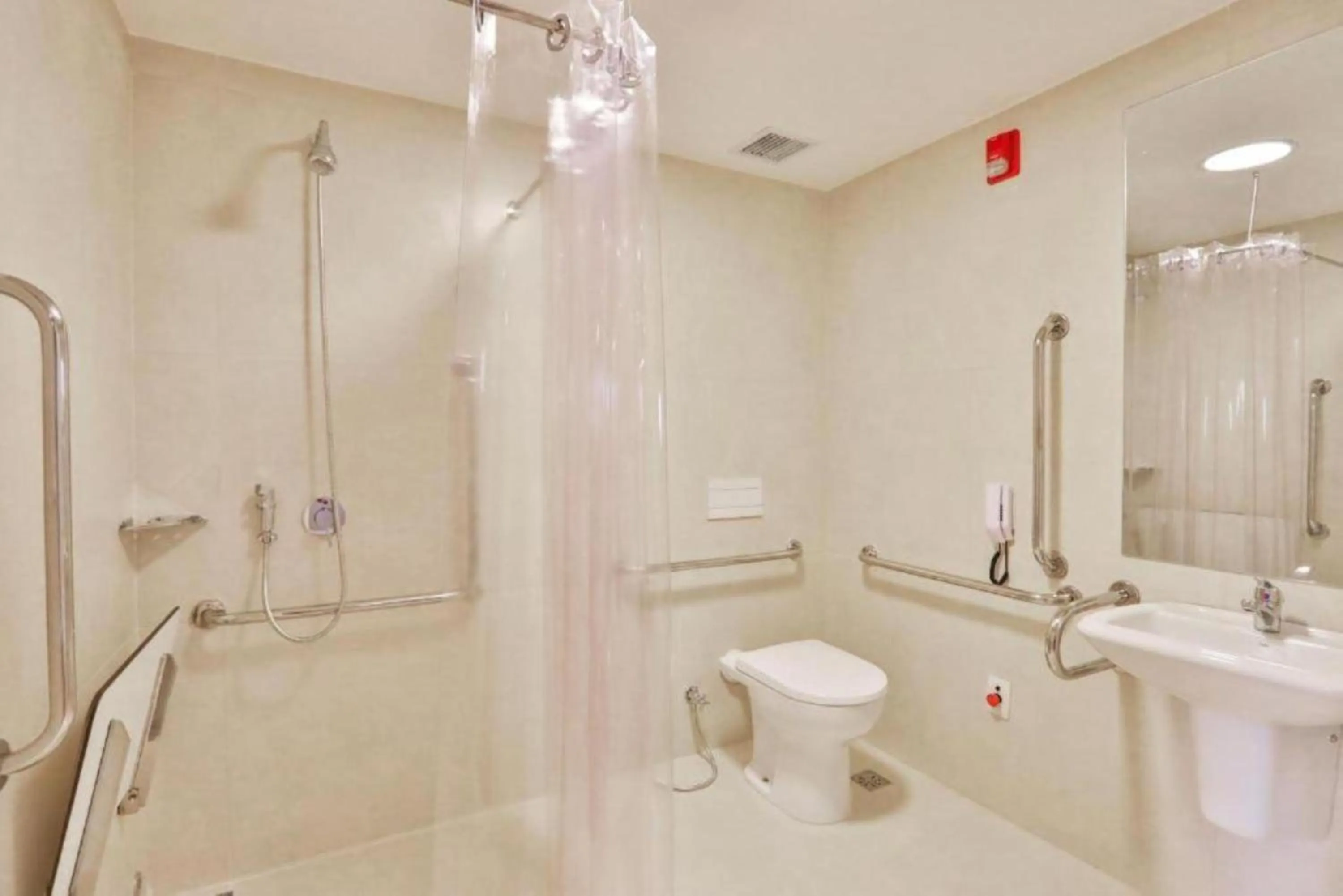 Shower in Blue Tree Towers Jaguariúna