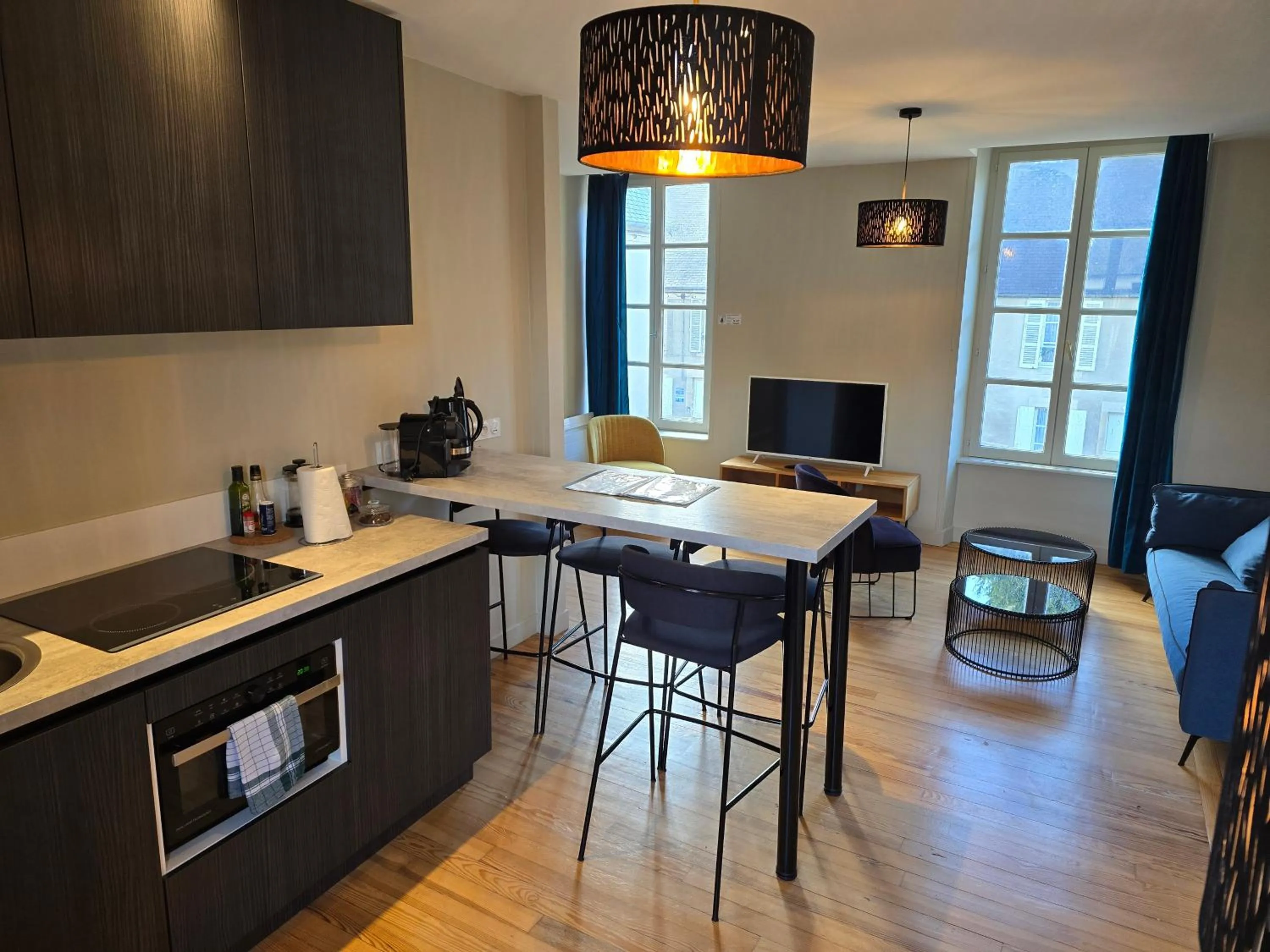 Kitchen or kitchenette in Au Loup Historic Apartments