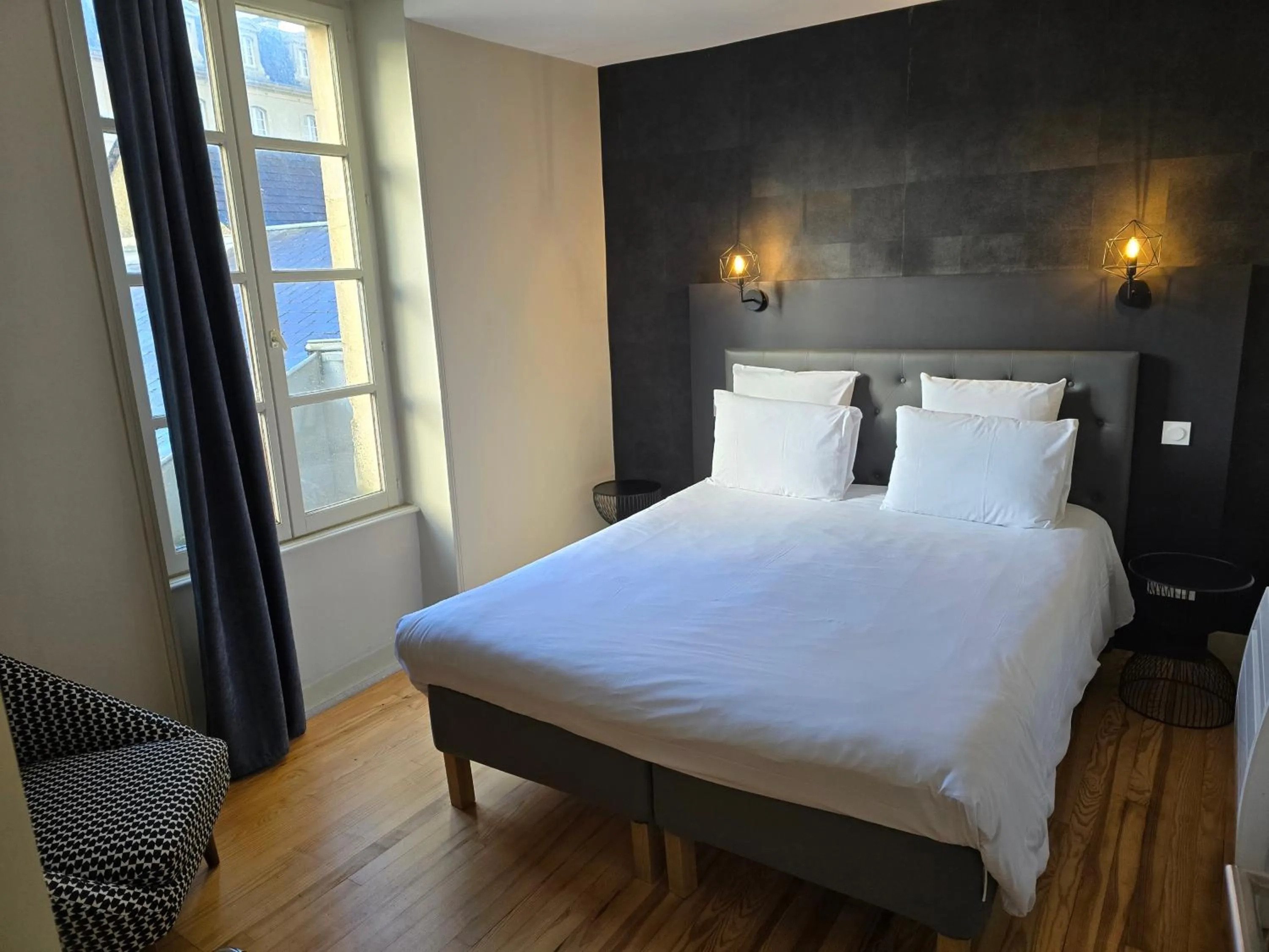 Bed in Au Loup Historic Apartments