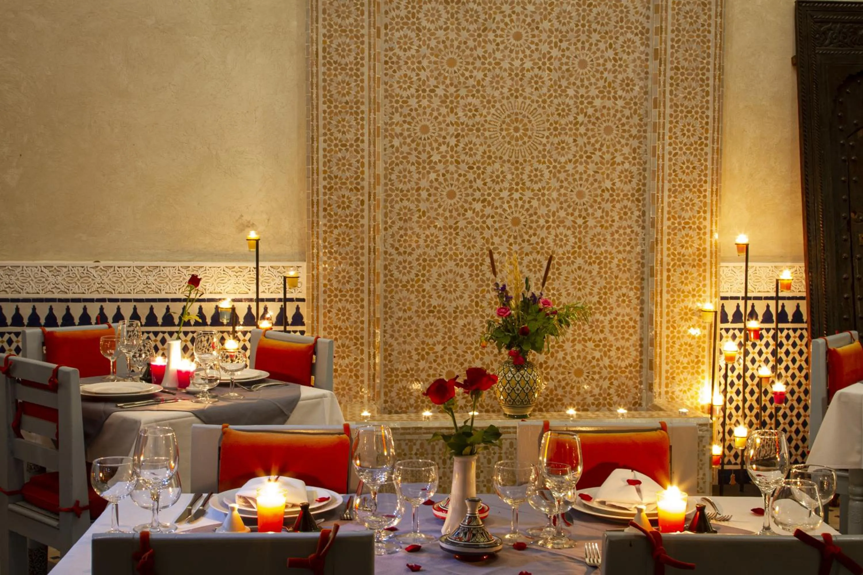 Restaurant/places to eat in Riad Tahyra