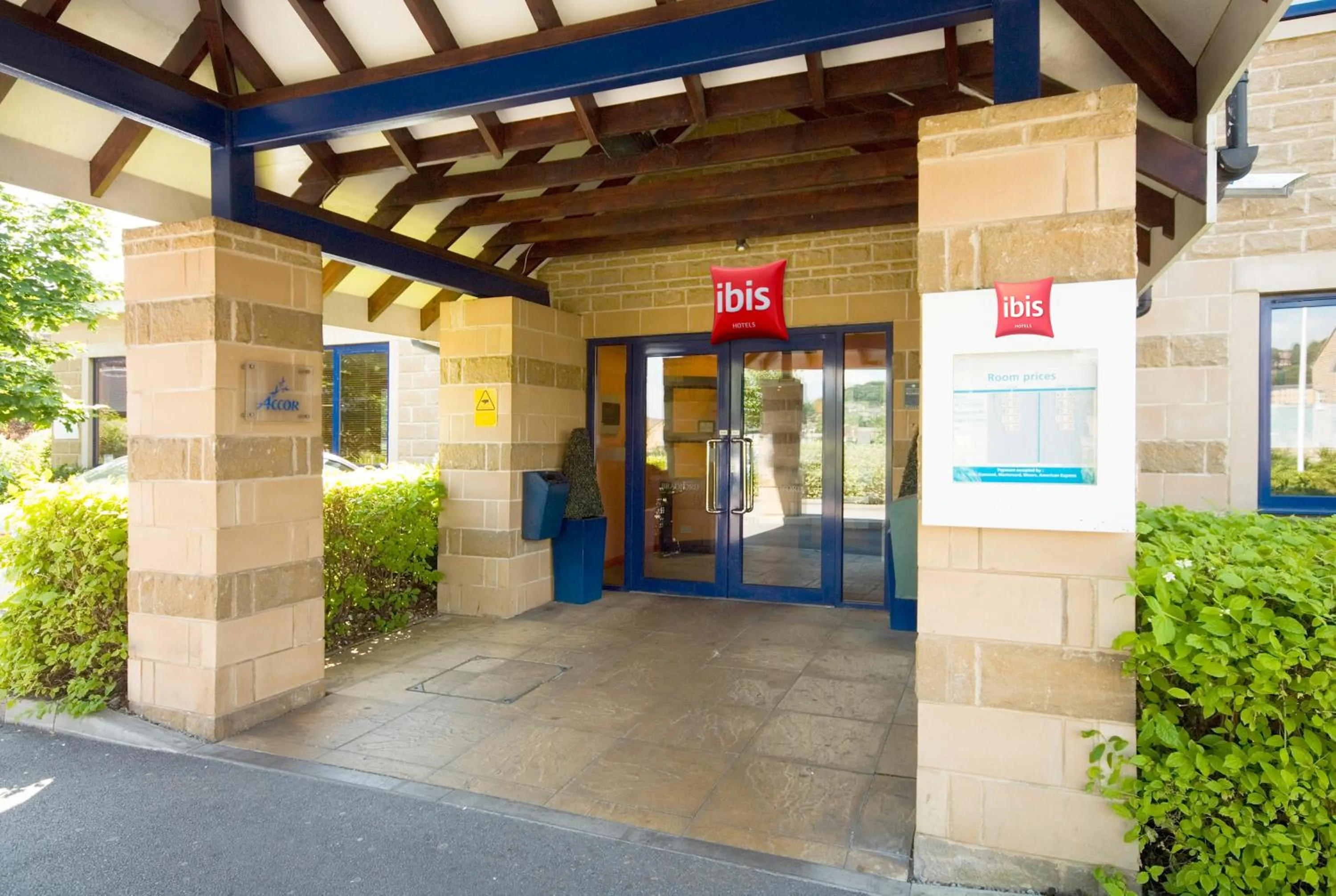 Facade/entrance in ibis Bradford Shipley