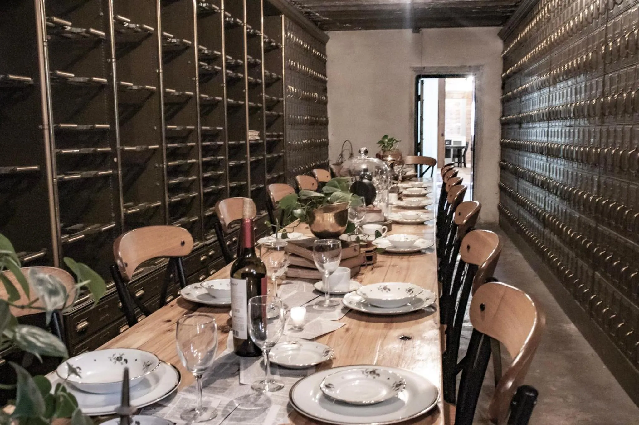 Dining area in McCloud River Bed and Breakfast