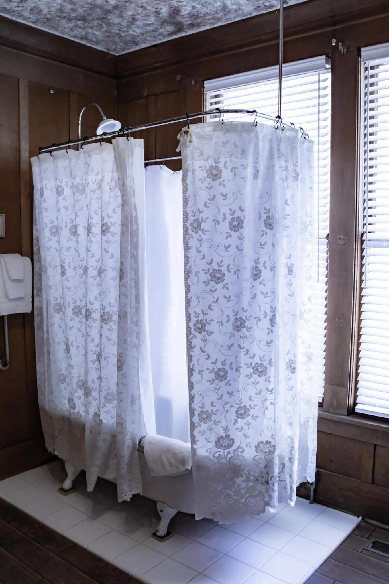 Bed in McCloud River Bed and Breakfast