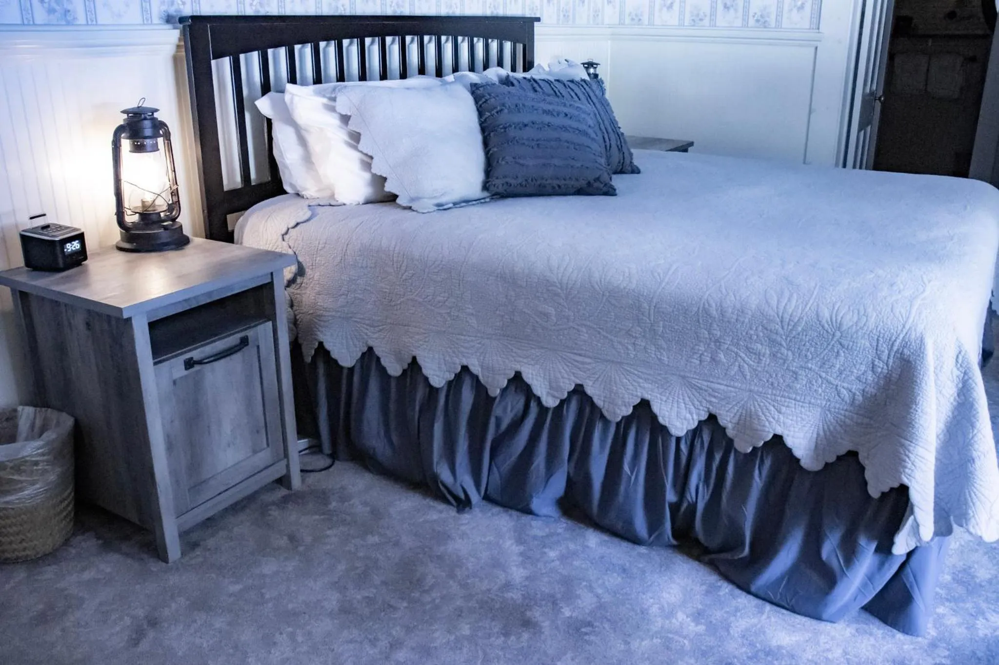 Bed in McCloud River Bed and Breakfast