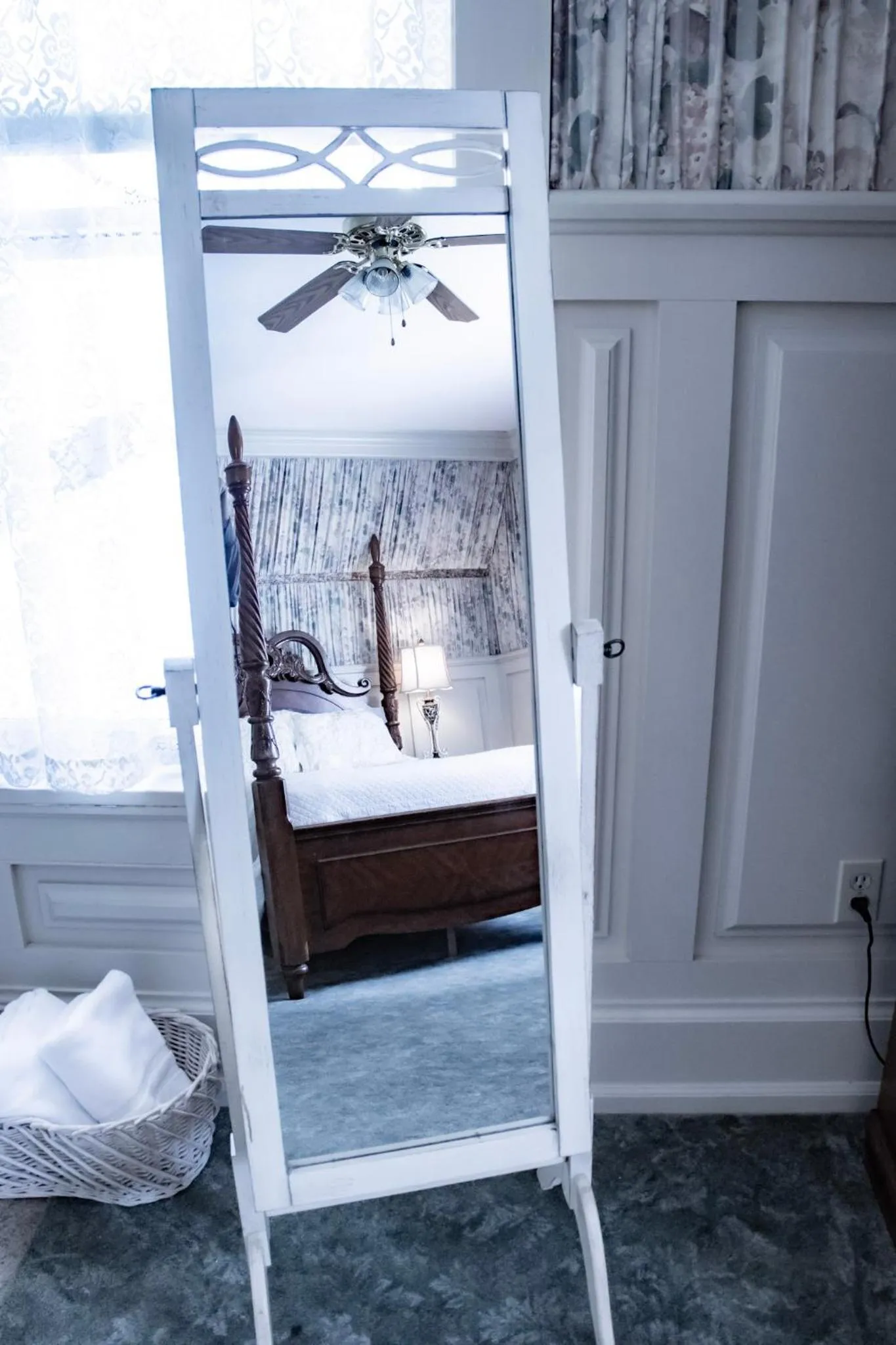 Bed in McCloud River Bed and Breakfast