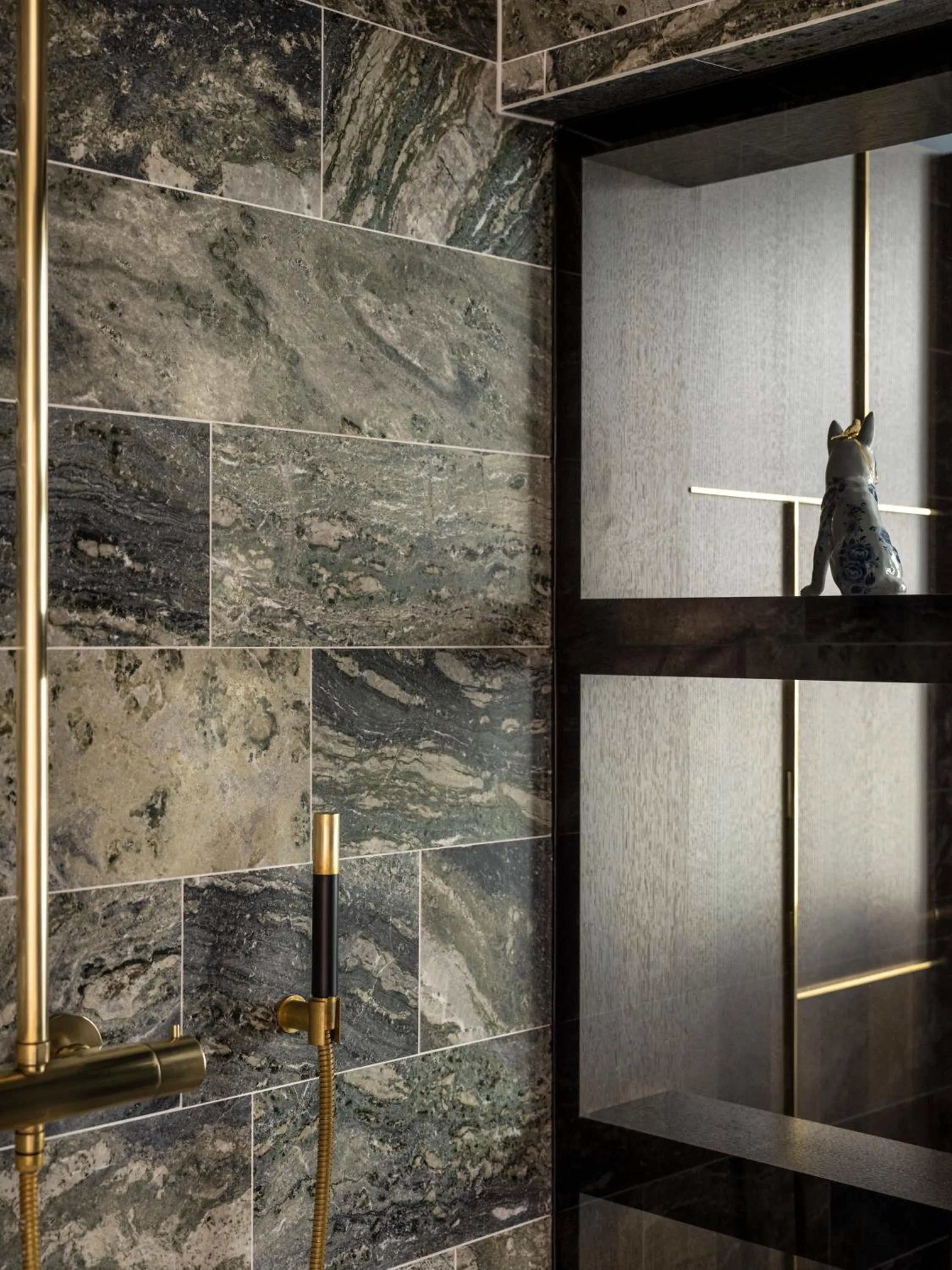 Bathroom in Spinoza Suites