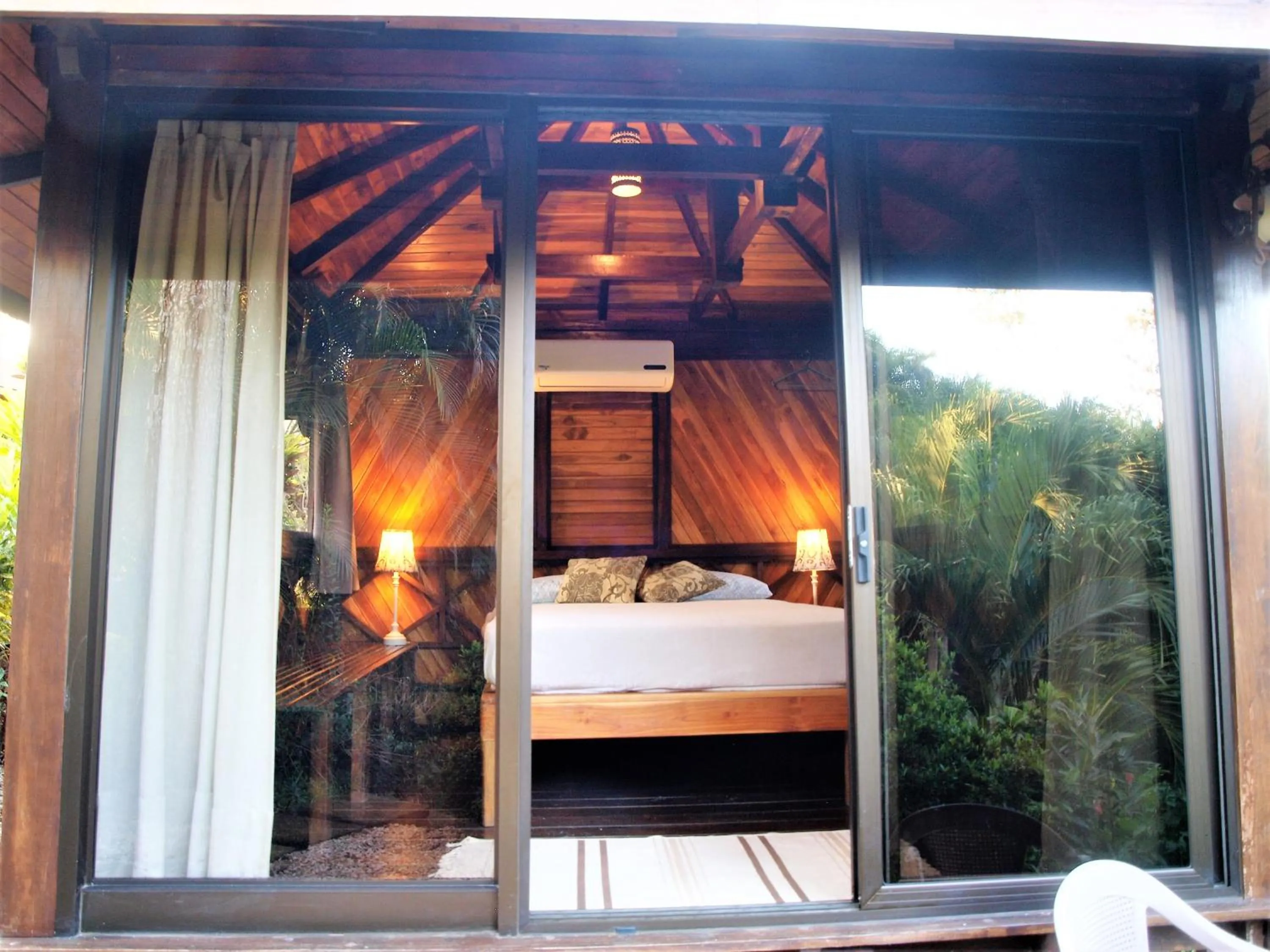 Photo of the whole room, Bed in Lodge Margouillat