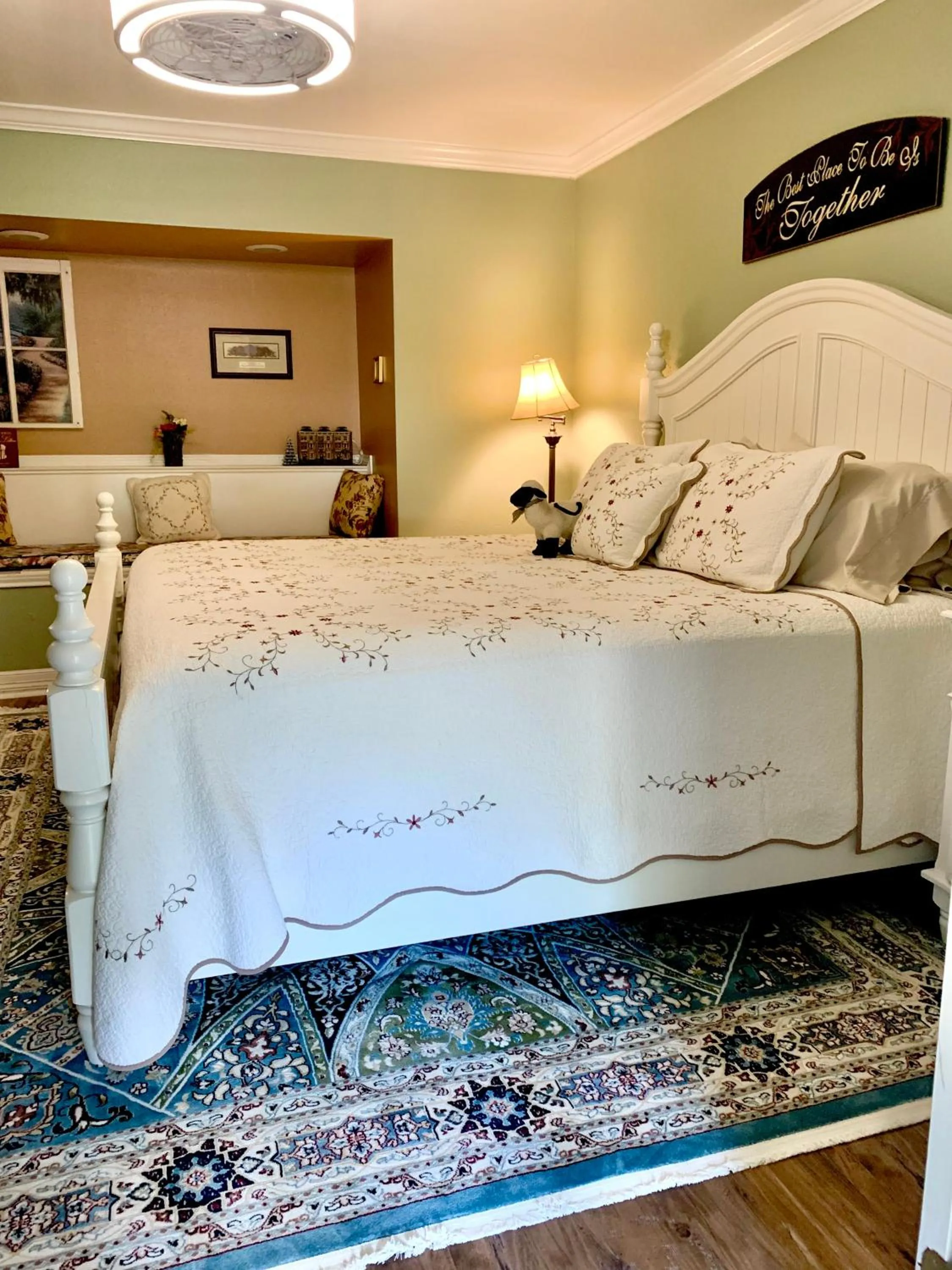 Bed in Lamb's Rest Inn