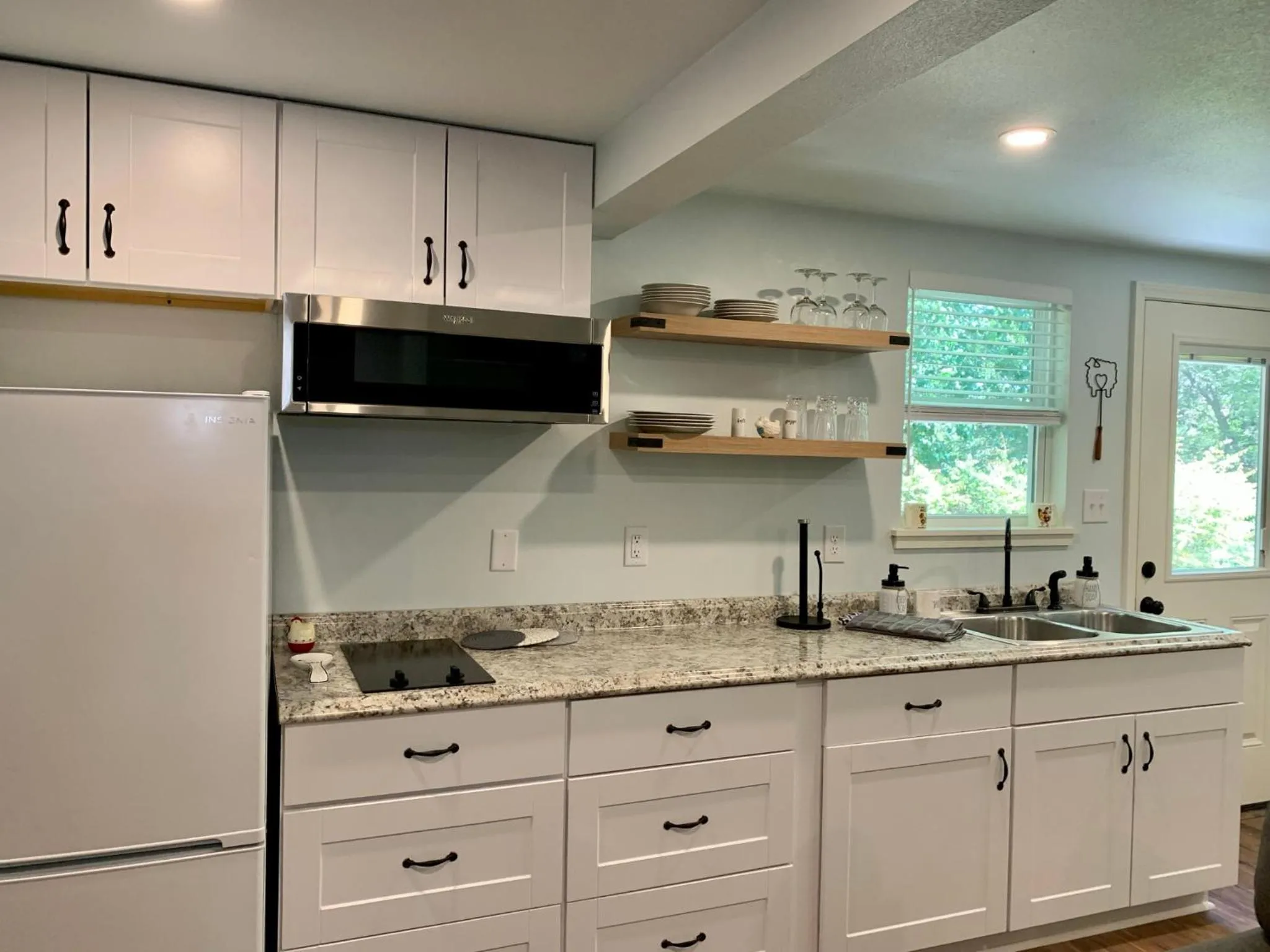 Kitchen or kitchenette in Lamb's Rest Inn