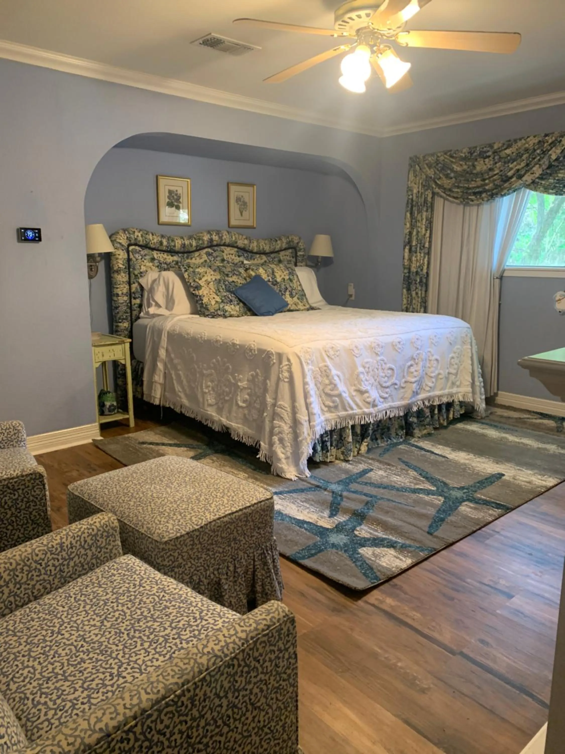 Bedroom, Bed in Lamb's Rest Inn