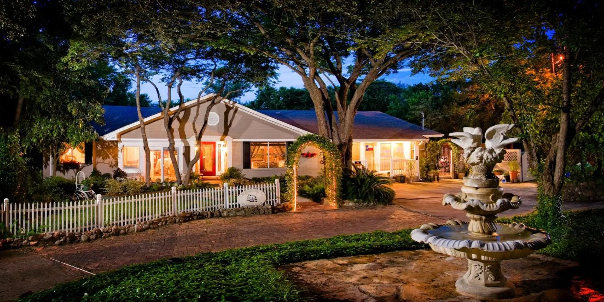 Facade/entrance in Lamb's Rest Inn