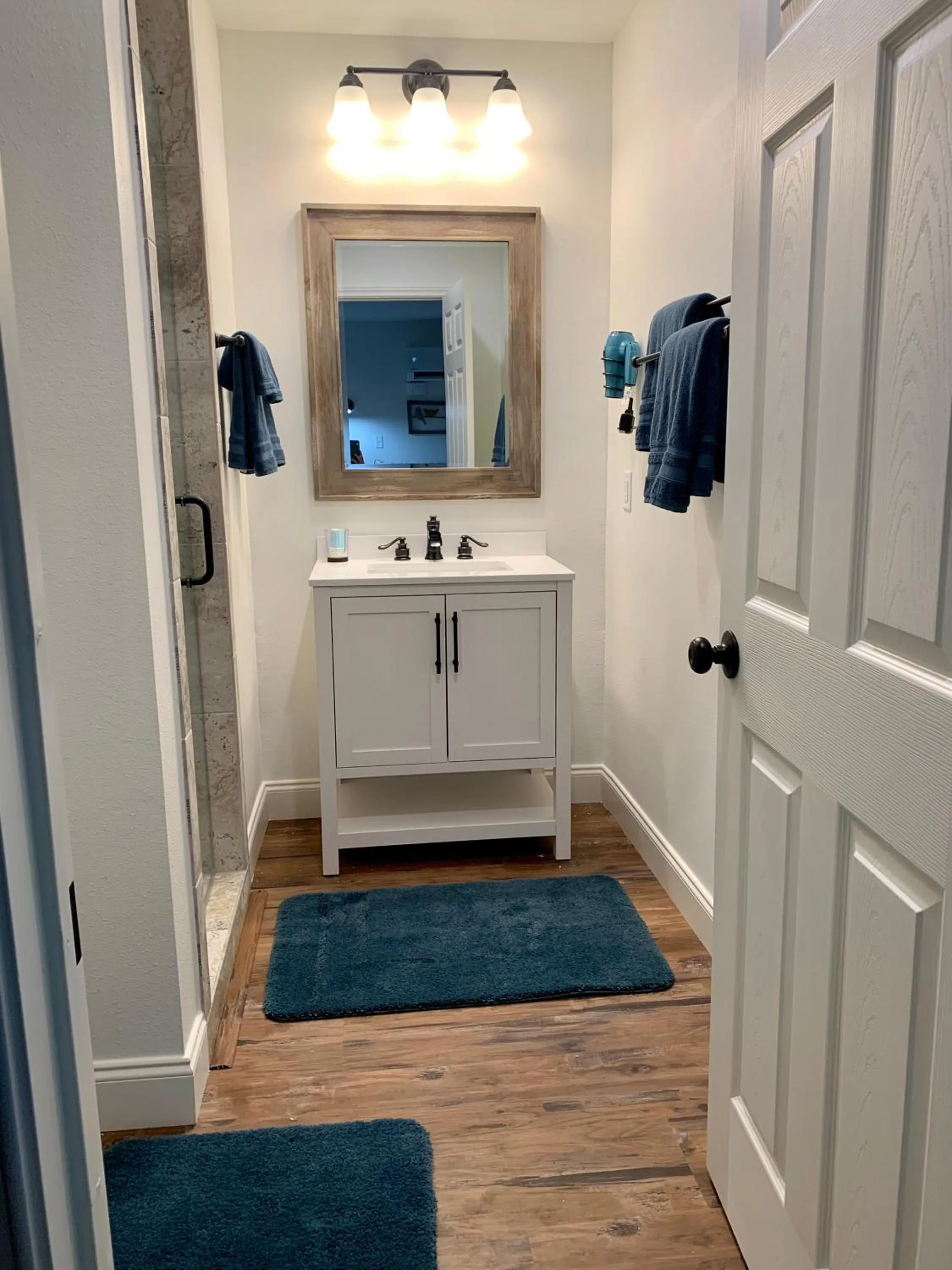 Bathroom in Lamb's Rest Inn