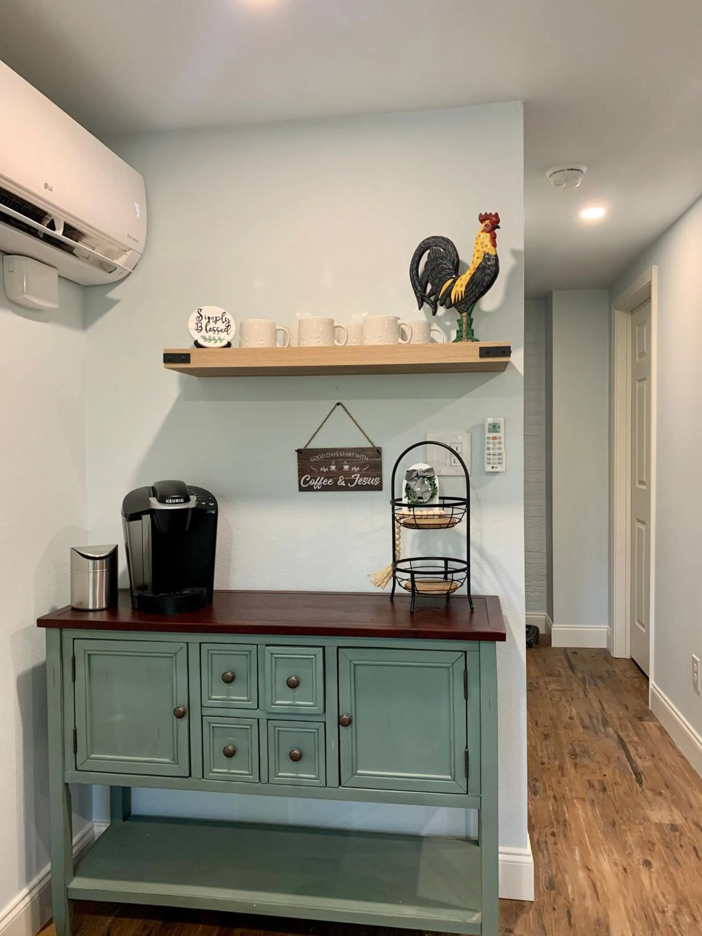 Coffee/tea facilities in Lamb's Rest Inn