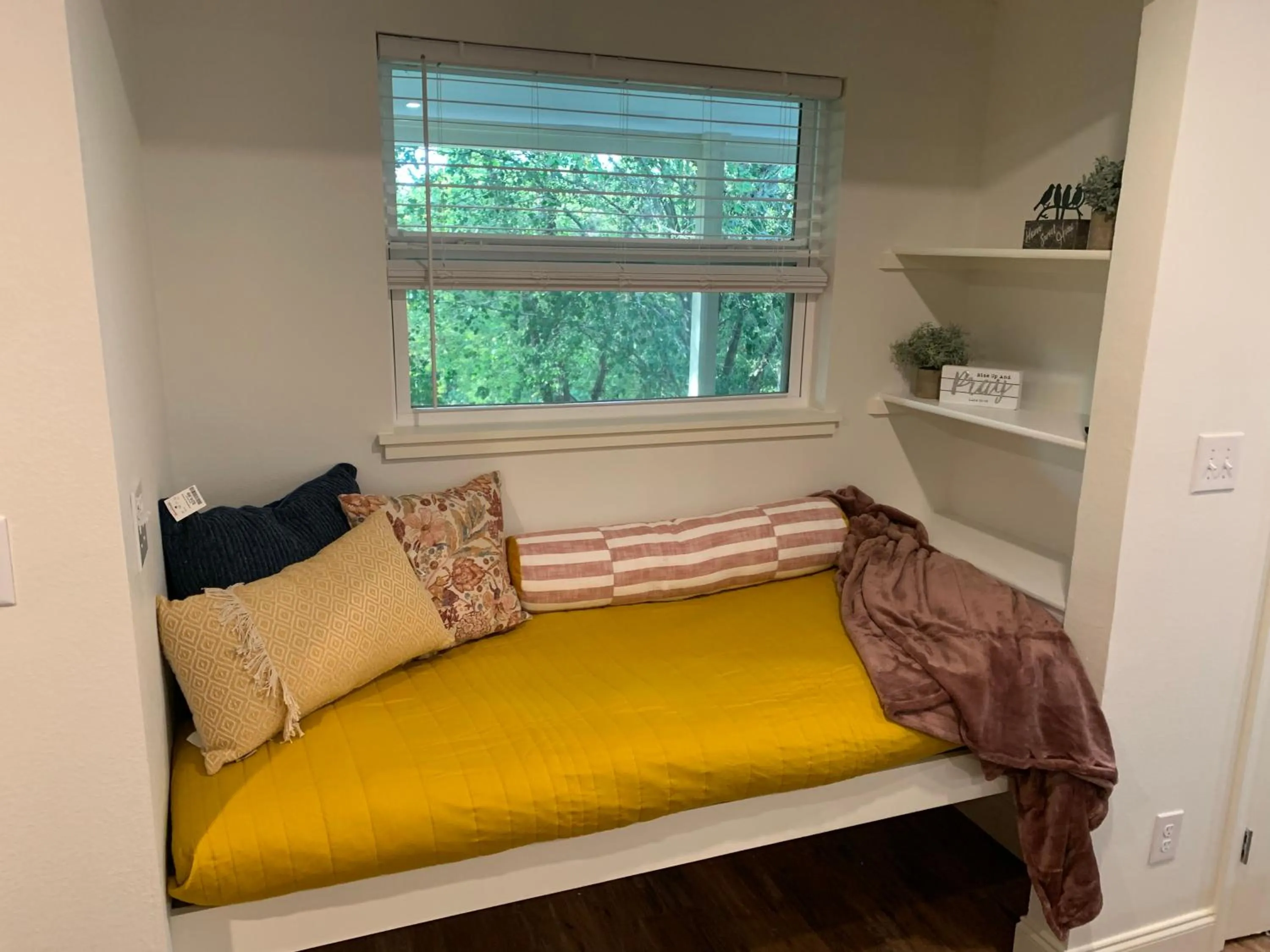 Bedroom, Bed in Lamb's Rest Inn