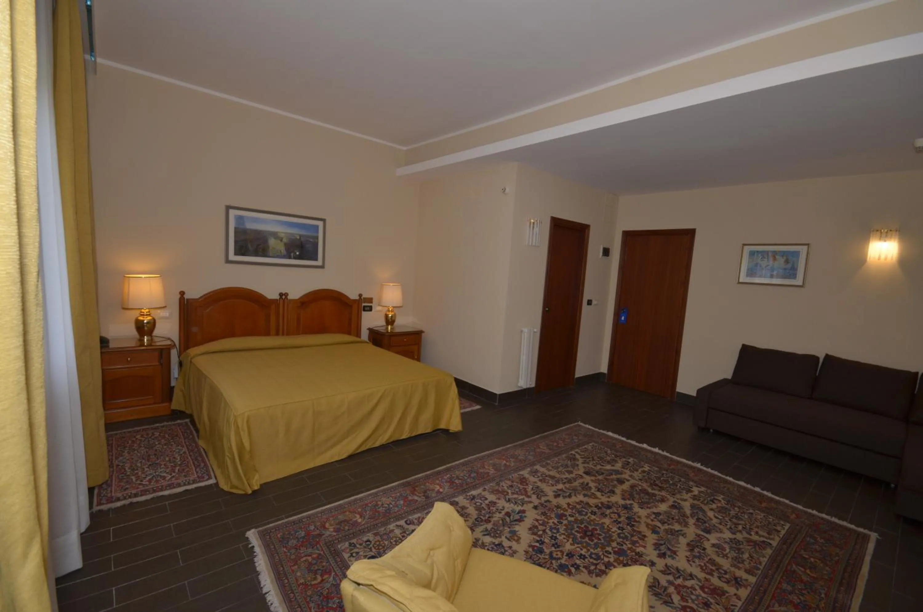 Bedroom, Bed in Garden Hotel